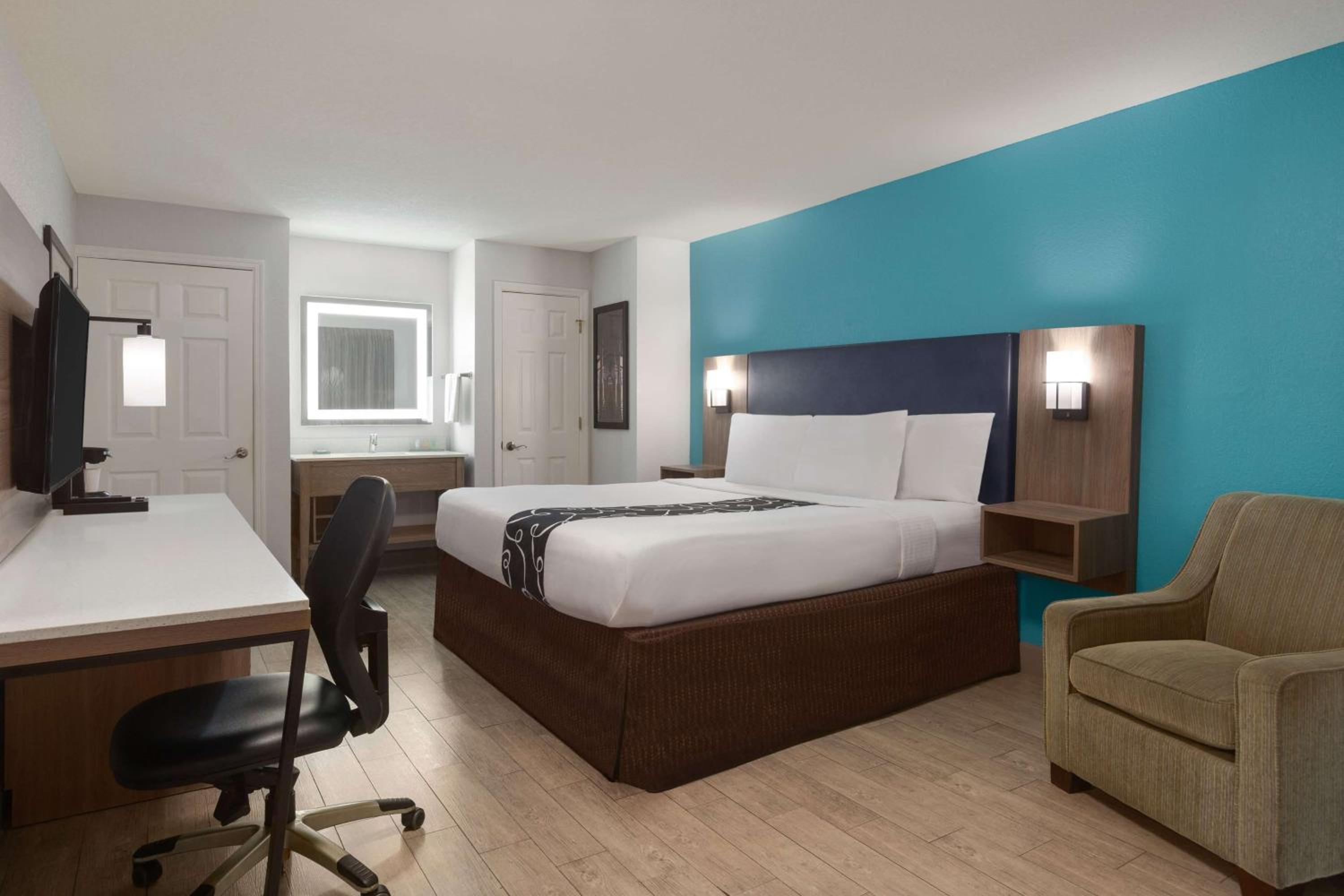 King Room with City View - Non-Smoking - Photo 1