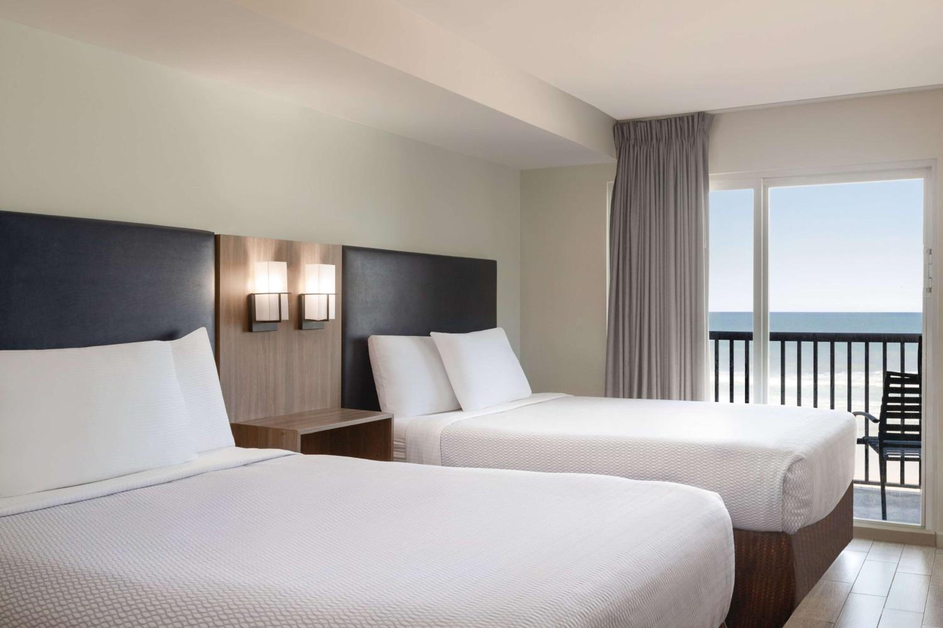 Oceanfront Queen Suite with Sofa - Non-Smoking - Photo 4
