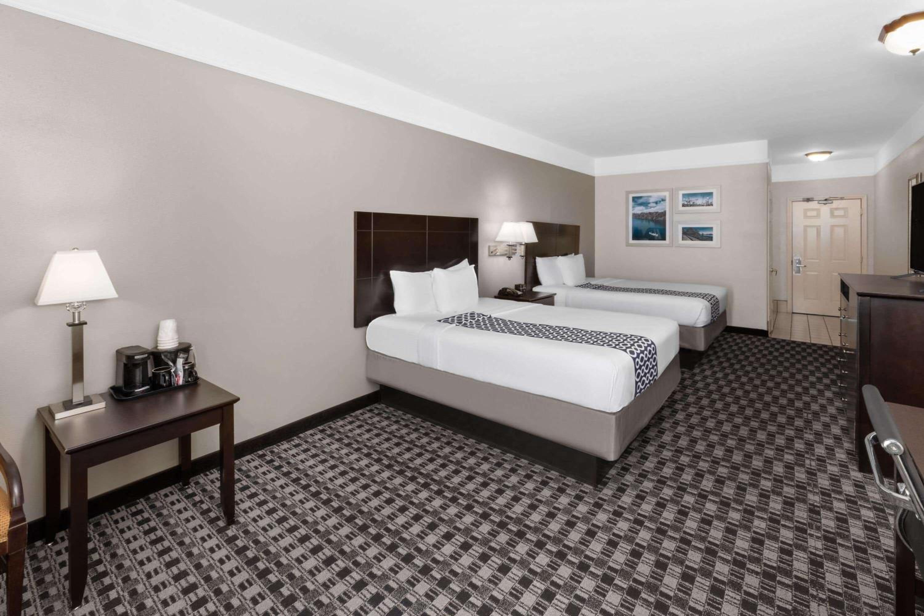 Deluxe Queen Room with Two Queen Beds - Photo 2