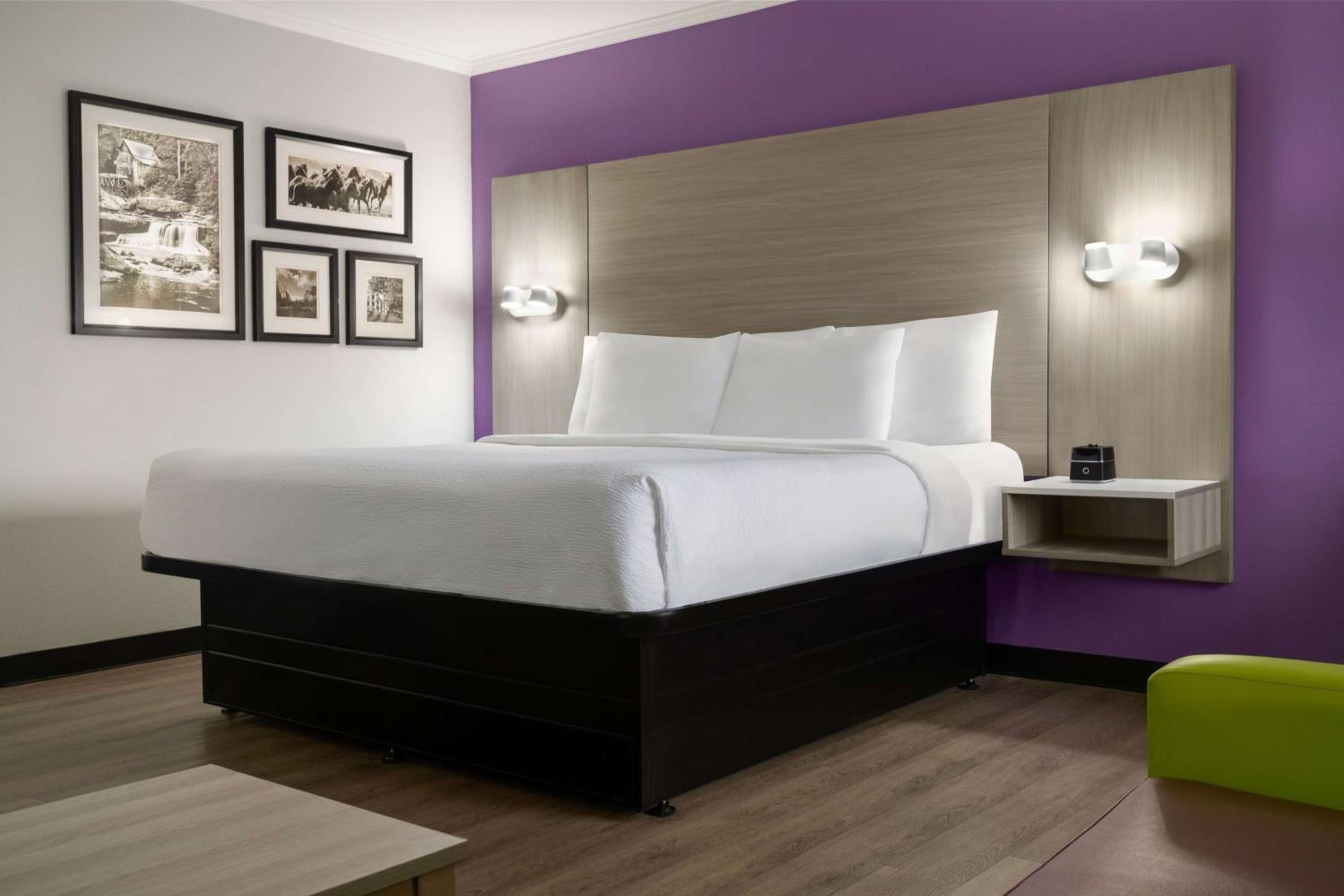 Deluxe King Room - Photo 1