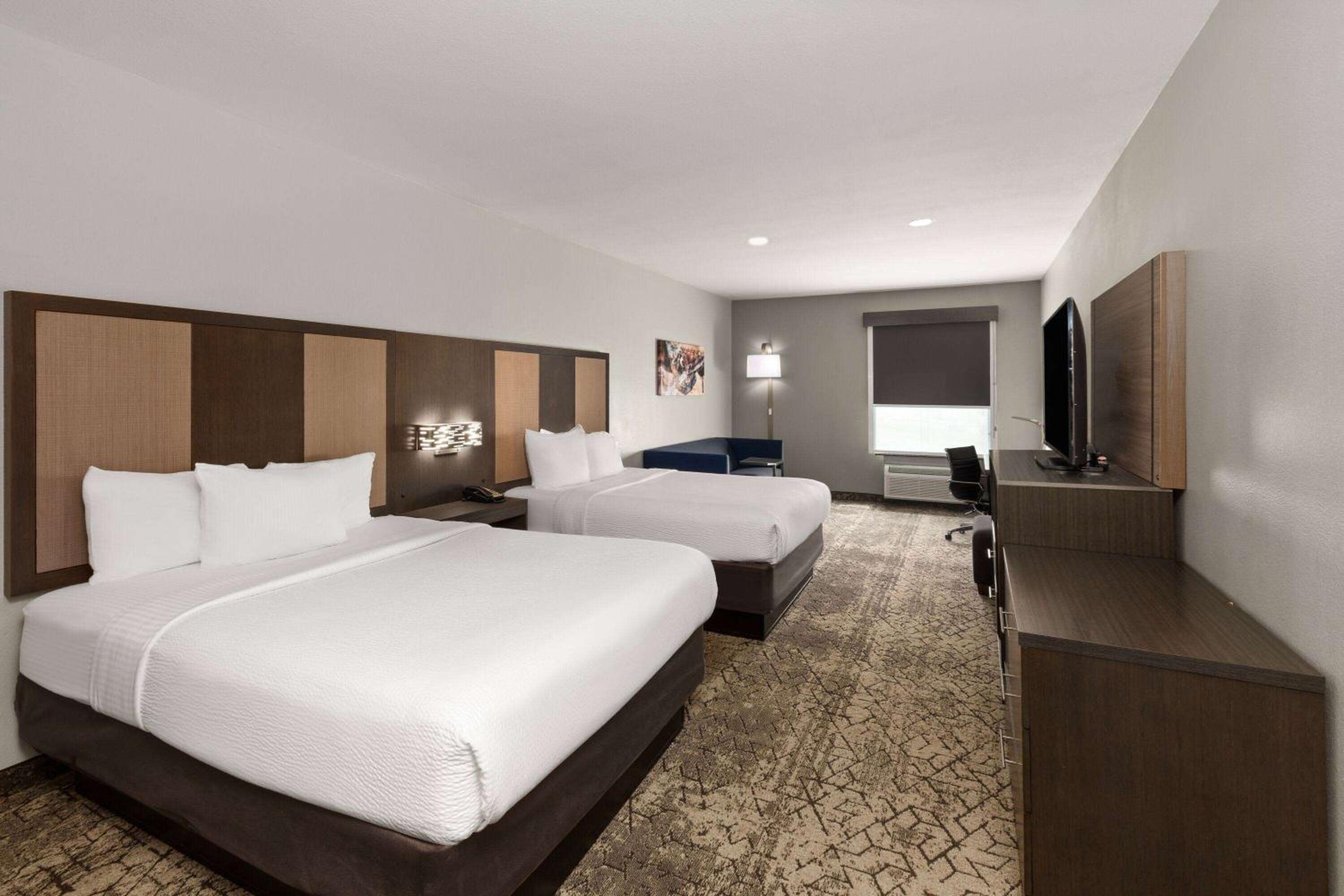Executive Suite with Two Queen Beds - Non-Smoking - Photo 1