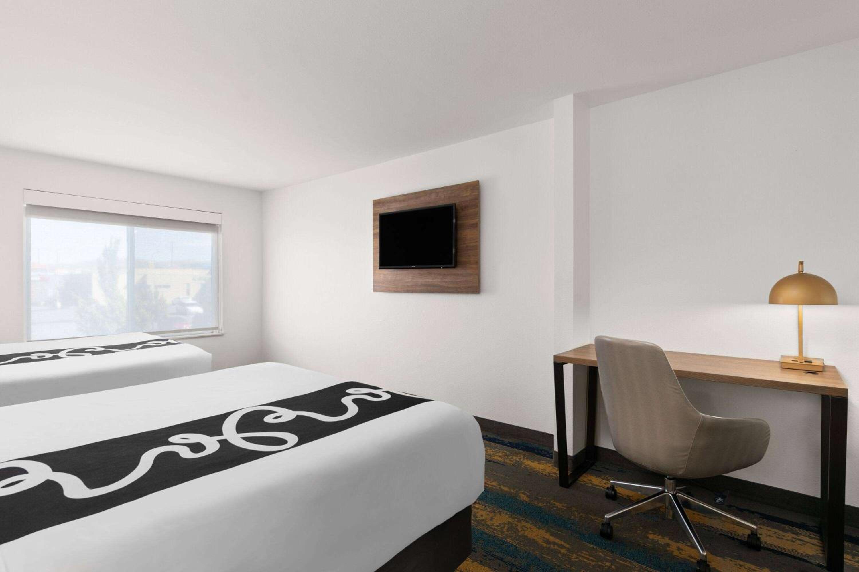 Deluxe Queen Room with Two Queen Beds - Photo 2