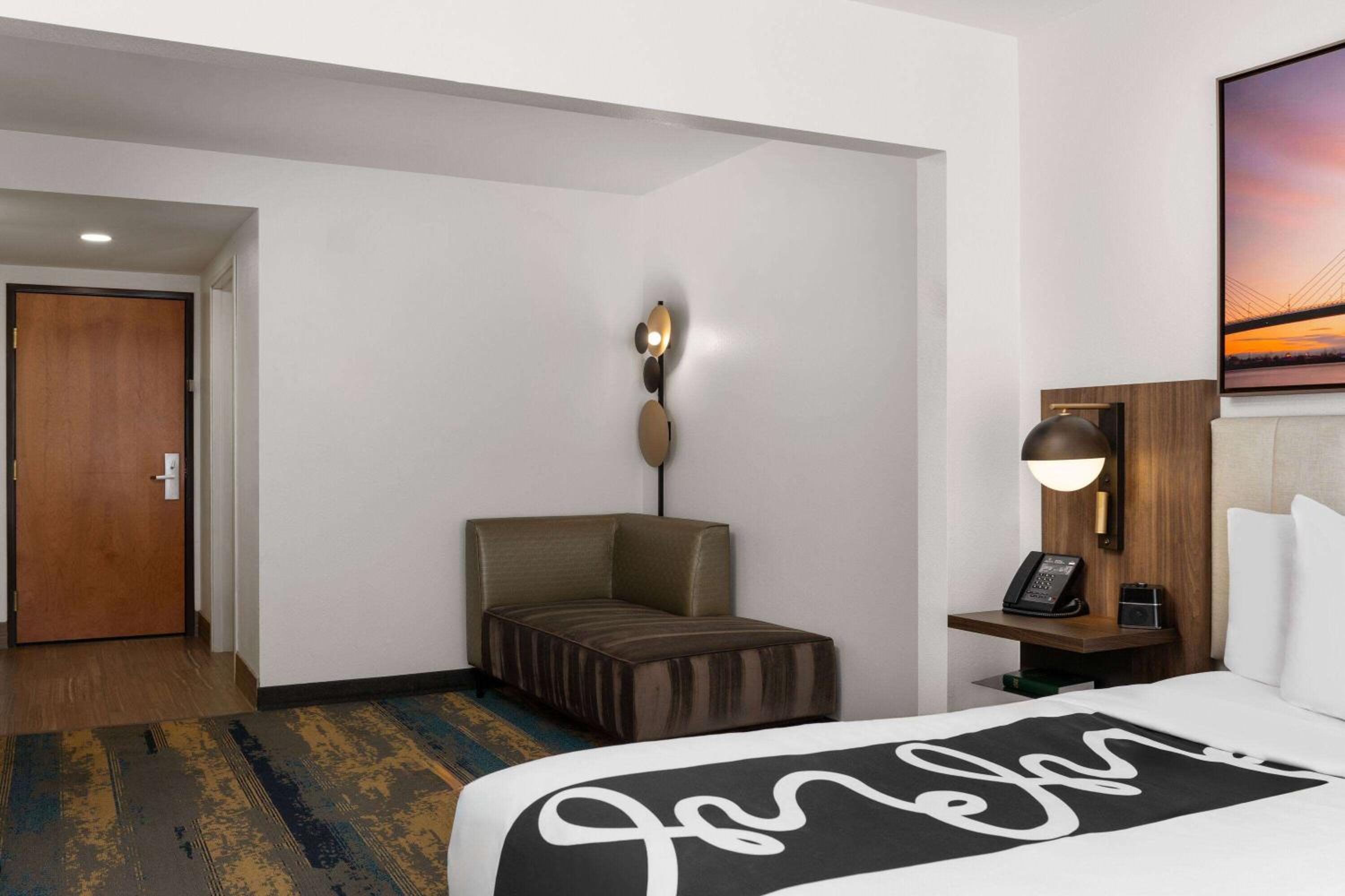 Deluxe King Room - Photo 1