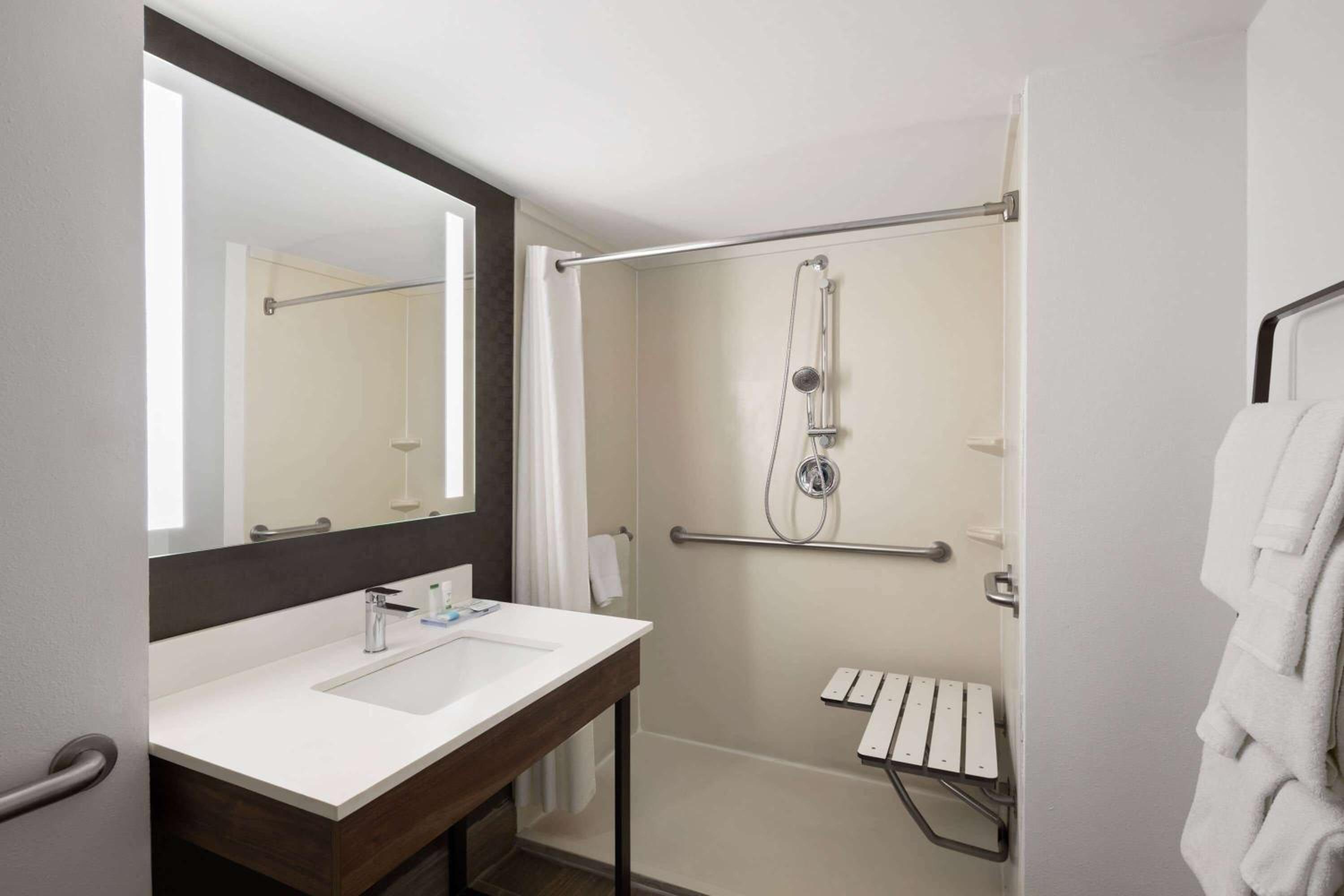 King Room - Disability Access - Photo 5
