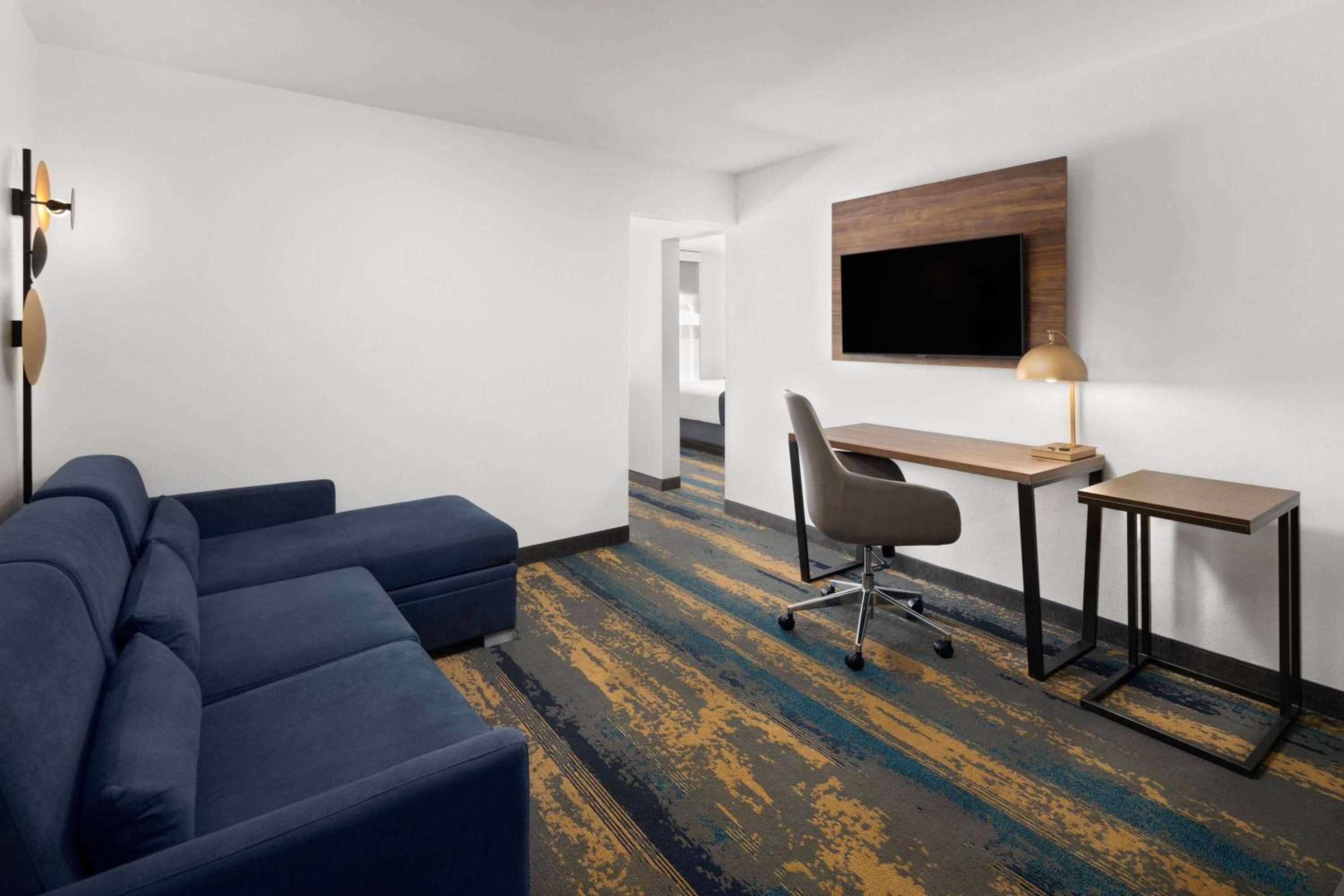 Two-Bedroom Suite - Non-Smoking - Photo 4