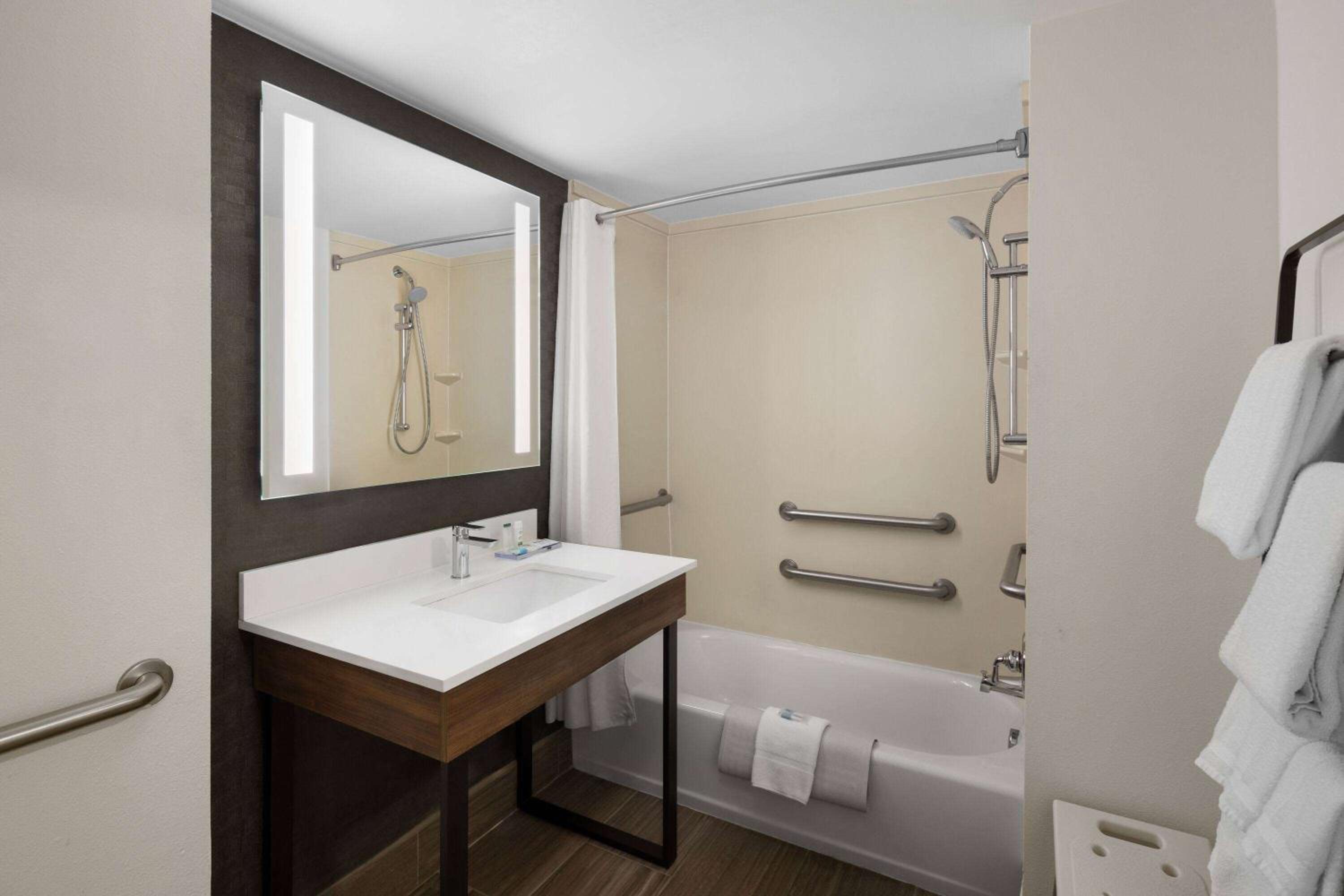 King Room - Disability Access - Photo 6