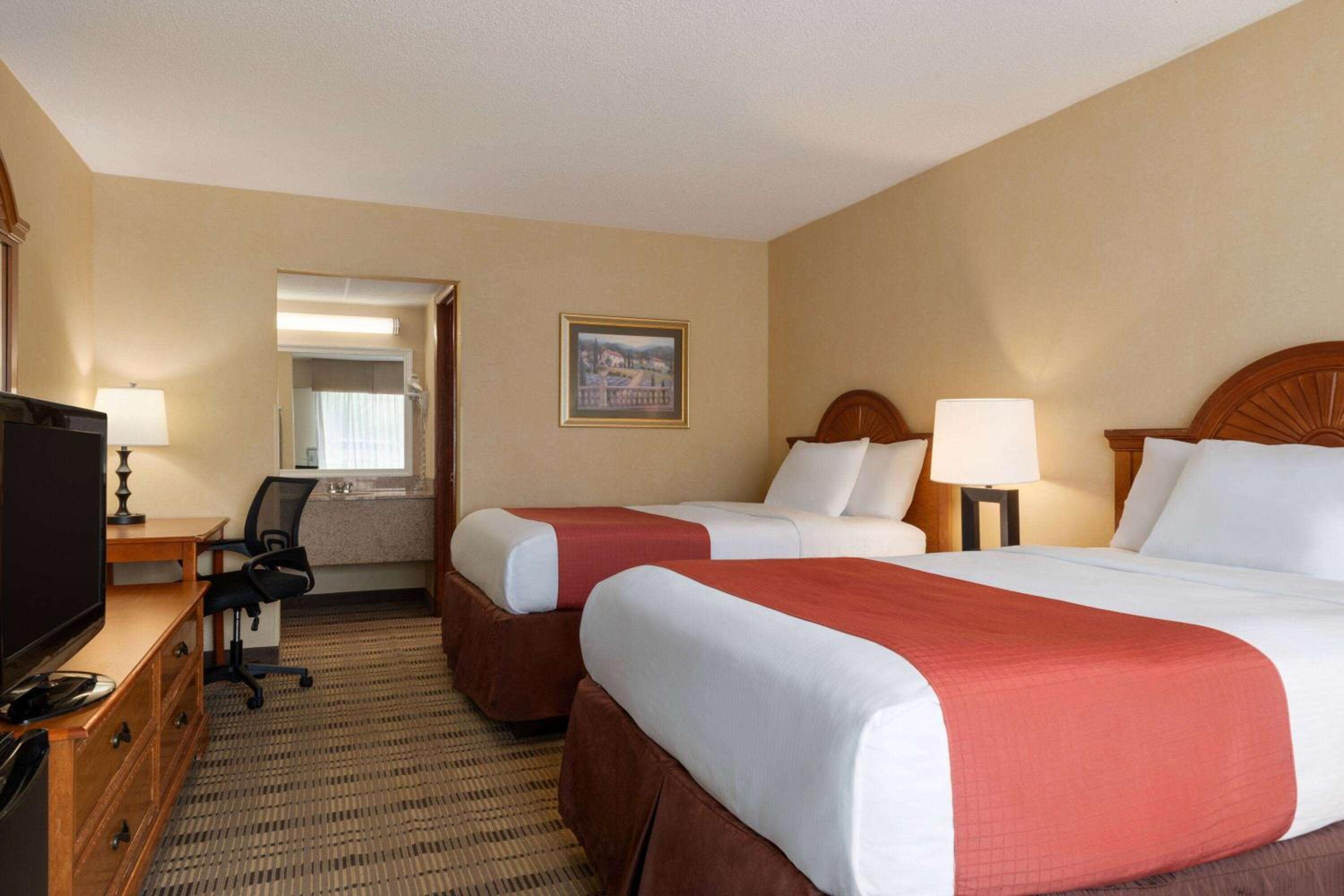 Double Room With Two Double Beds - Non-Smoking photo 1