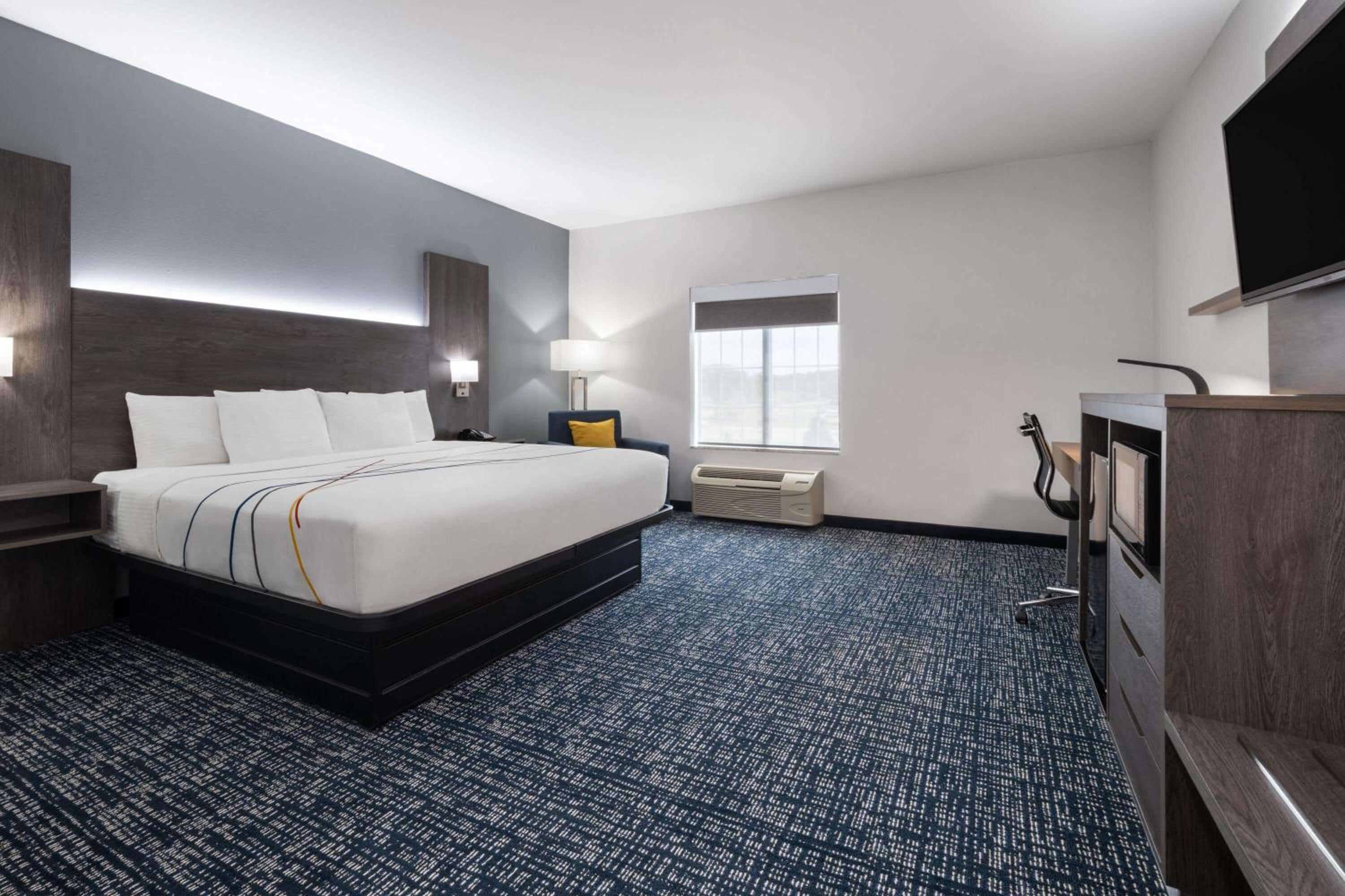 King Room with Roll-in Shower - Mobility Access/Non-Smoking