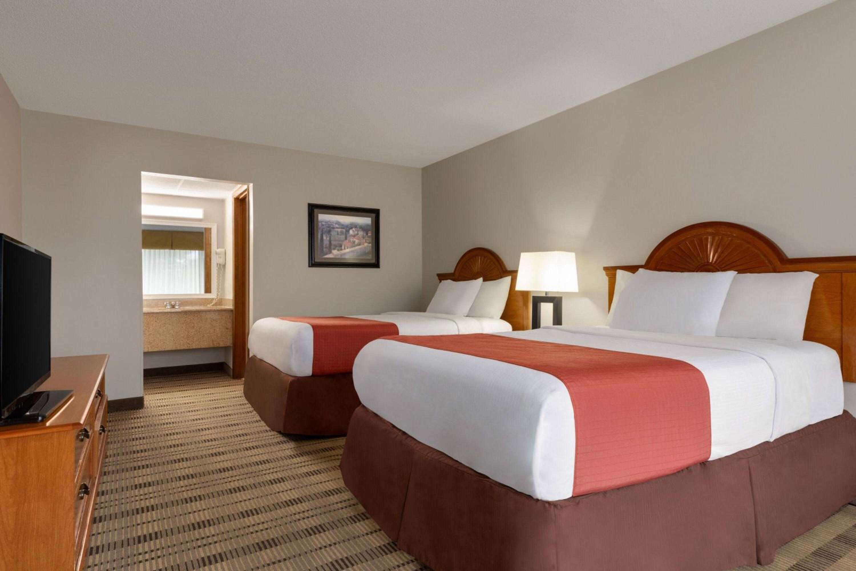 Studio Suite With Two Double Beds - Non-Smoking photo 1