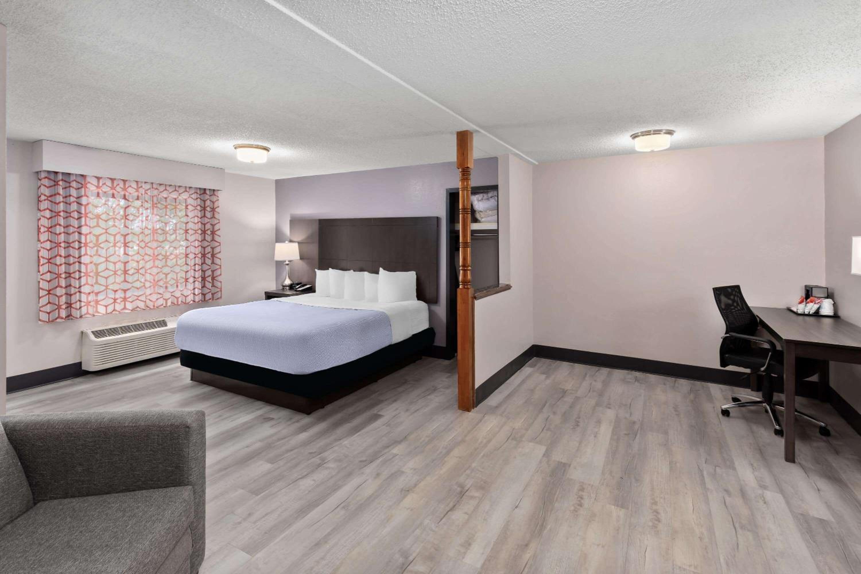 King Room with Sofa Bed photo 2