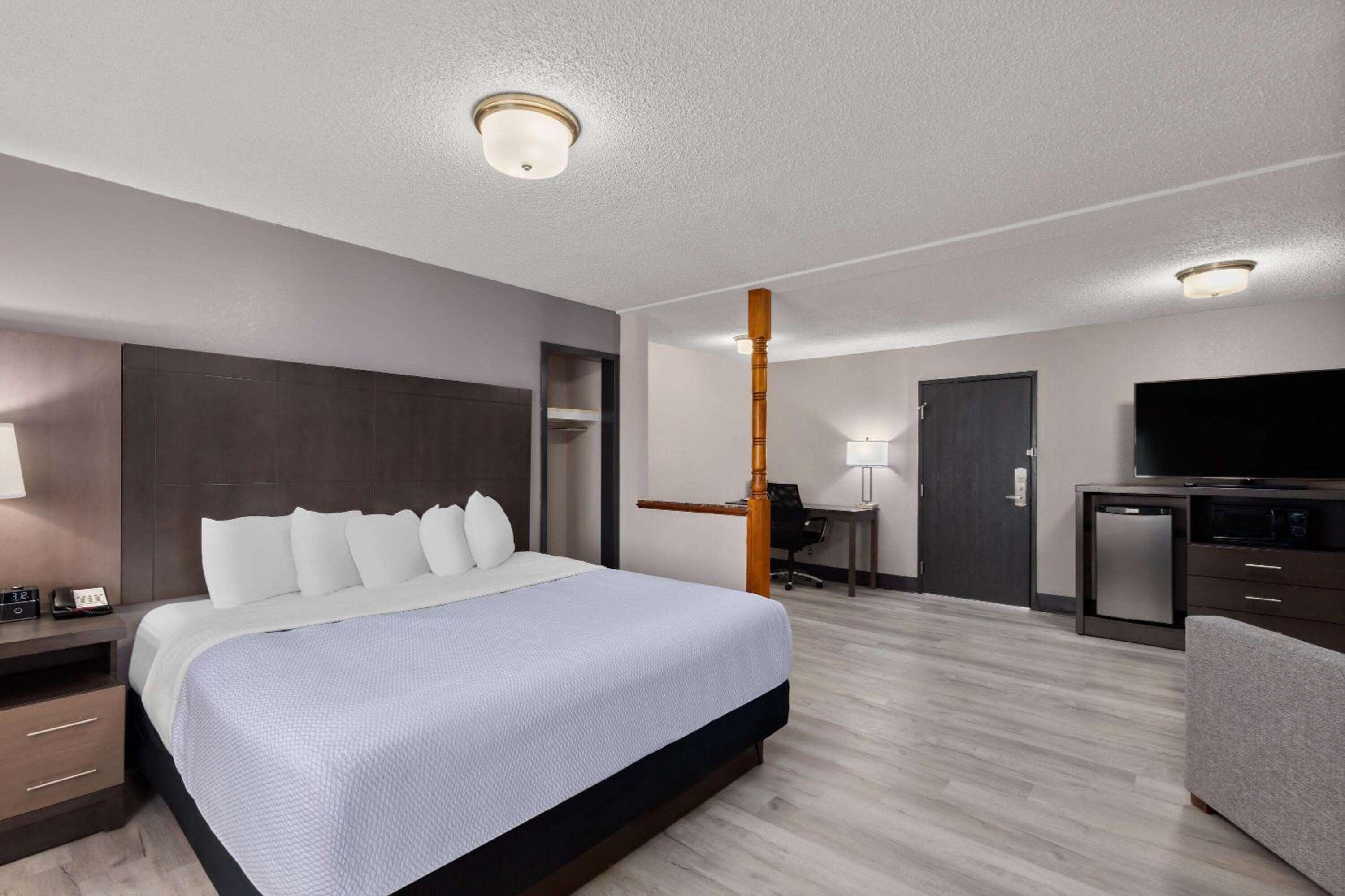 King Room with Sofa Bed photo 1
