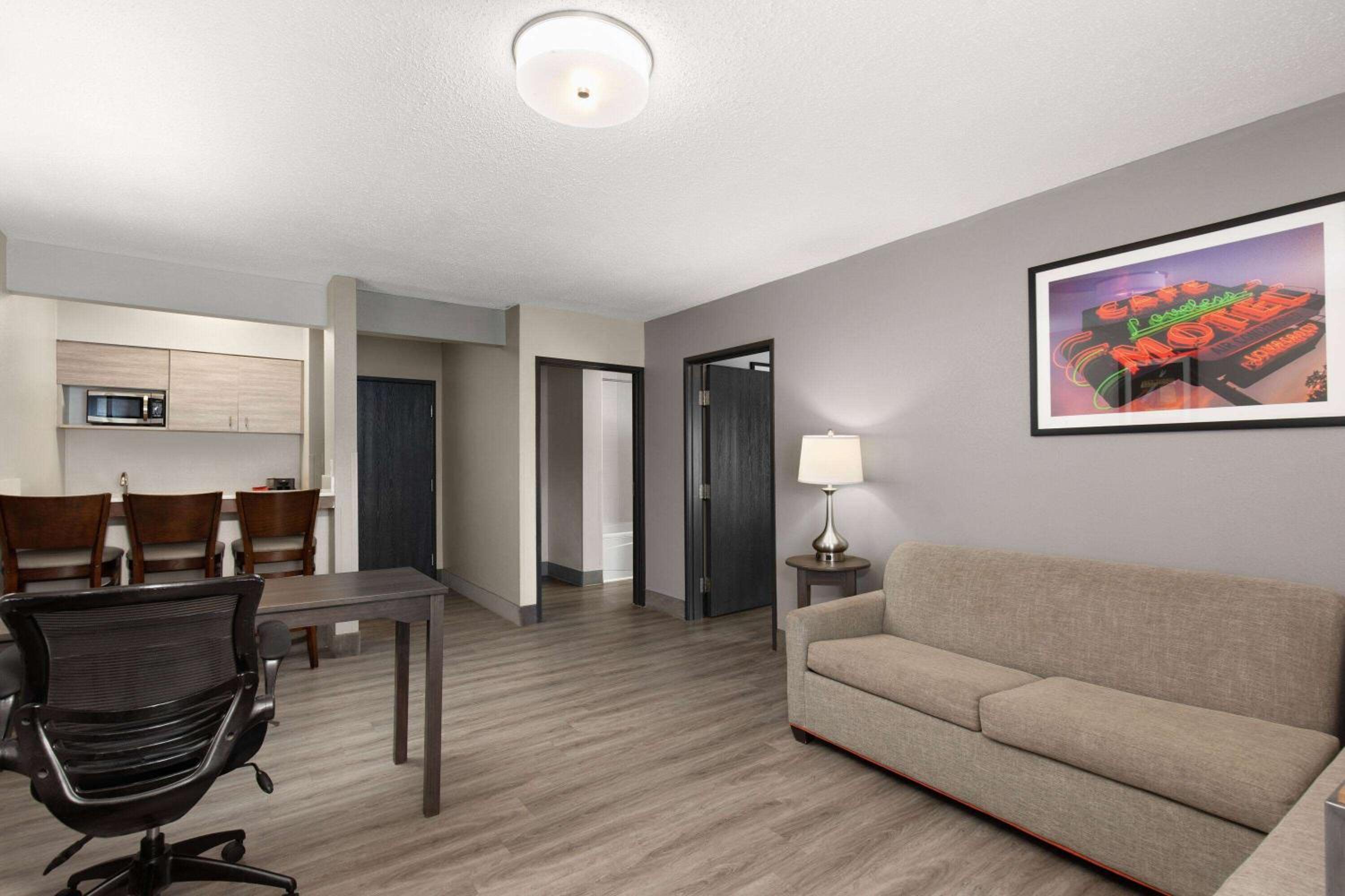 King Studio Suite - Non-Smoking photo 3