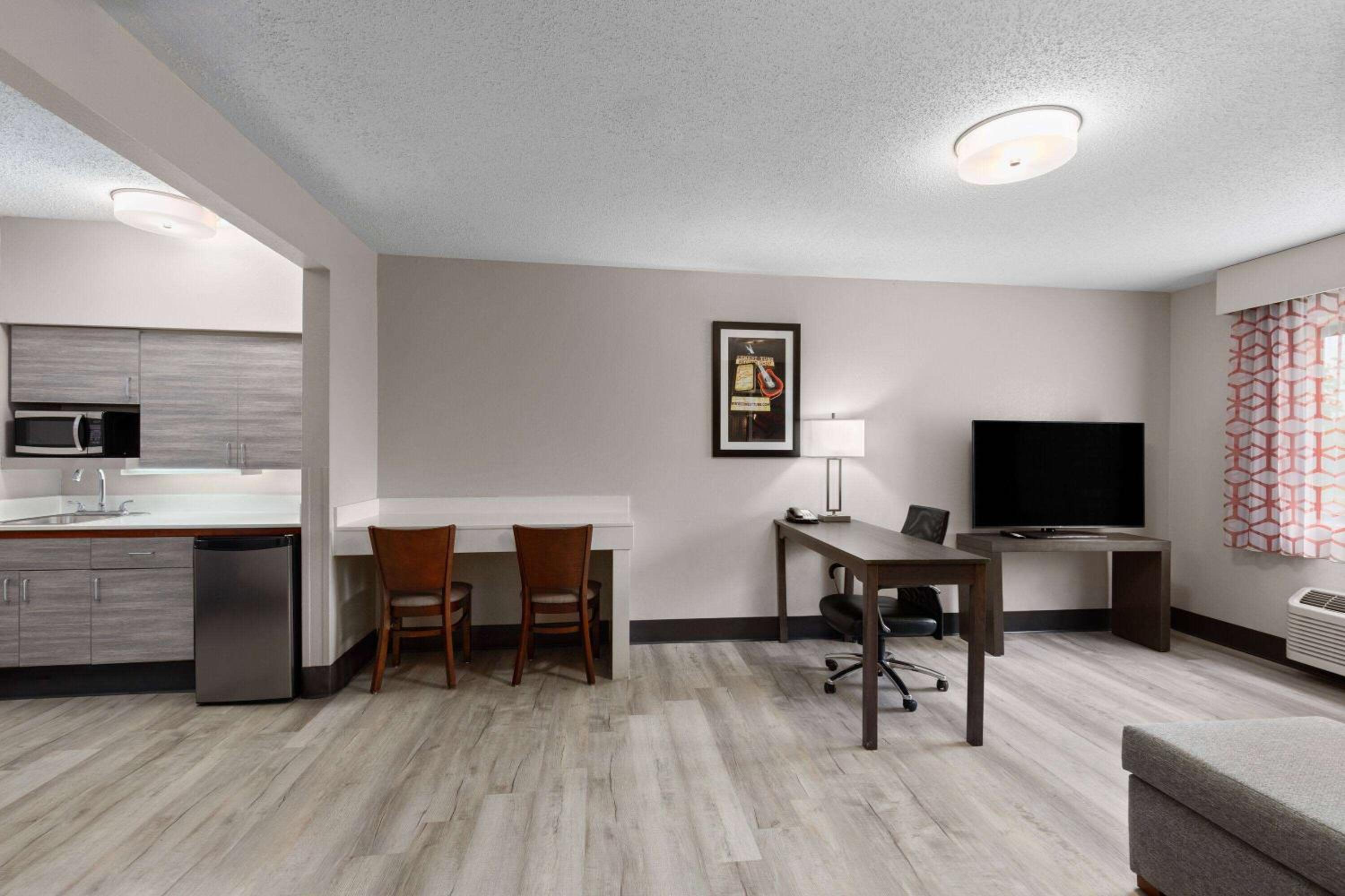 King Studio Suite - Mobility Access/Non-Smoking photo 3