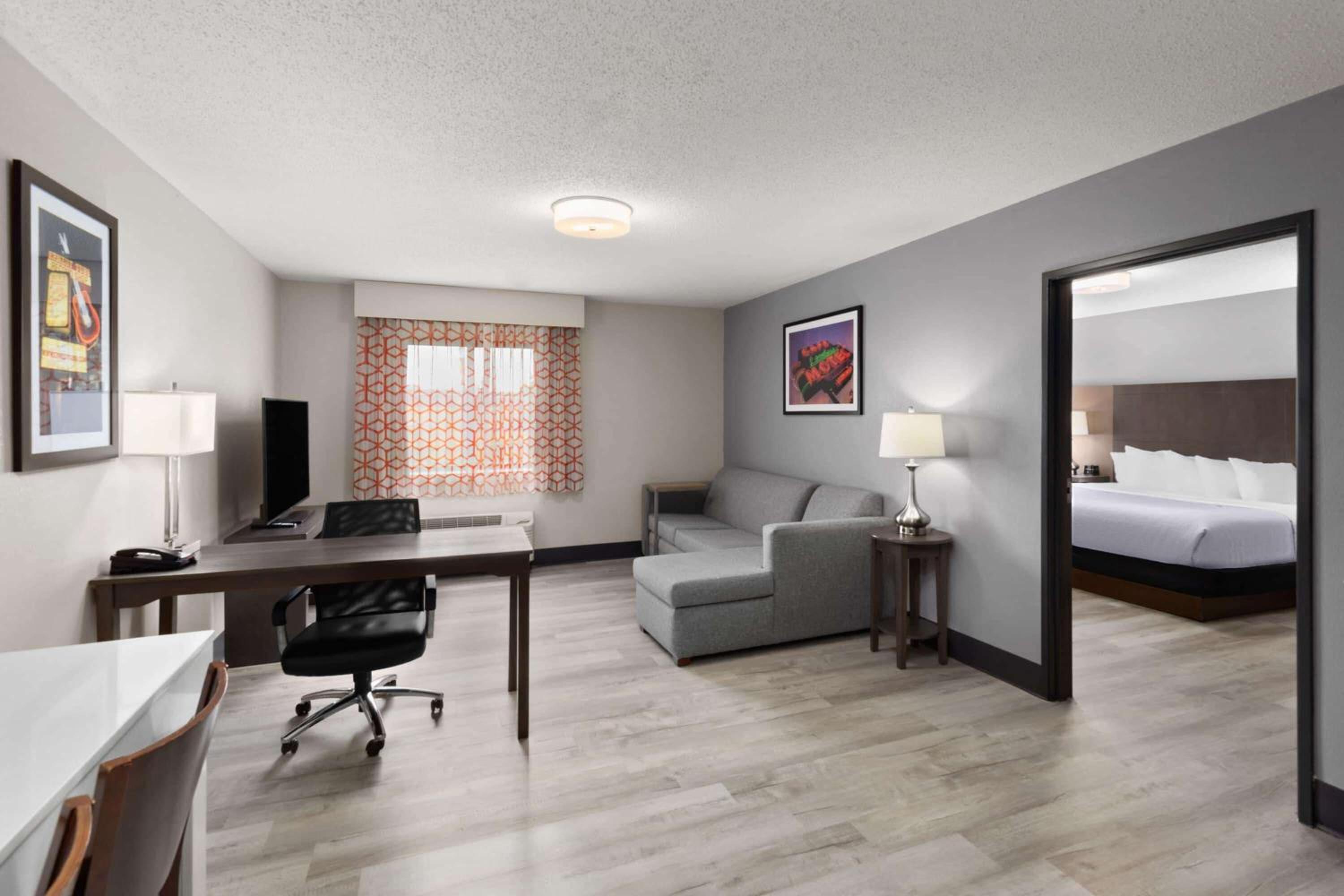 King Studio Suite - Mobility Access/Non-Smoking photo 2
