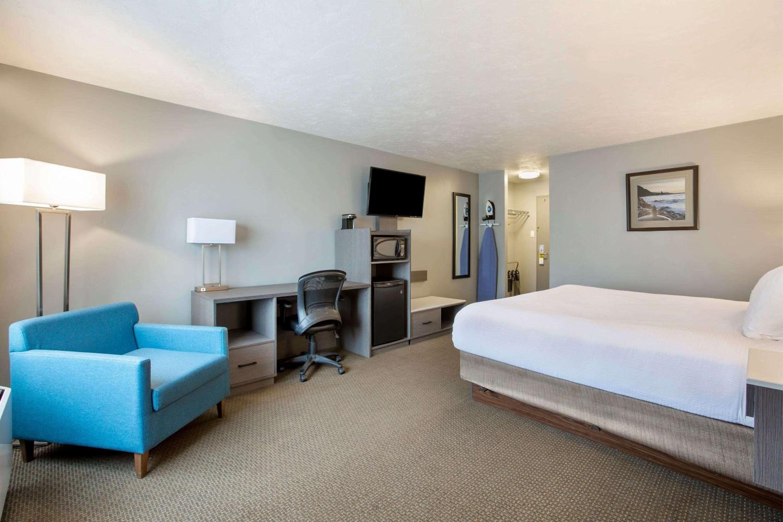 Queen Room - Disability Access photo 1