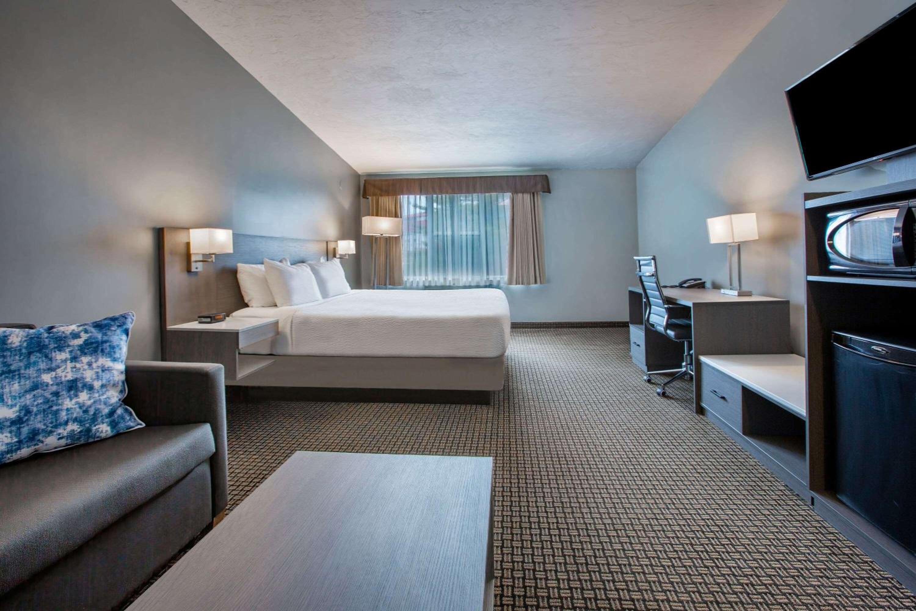 Deluxe King Room - Non-Smoking photo 1