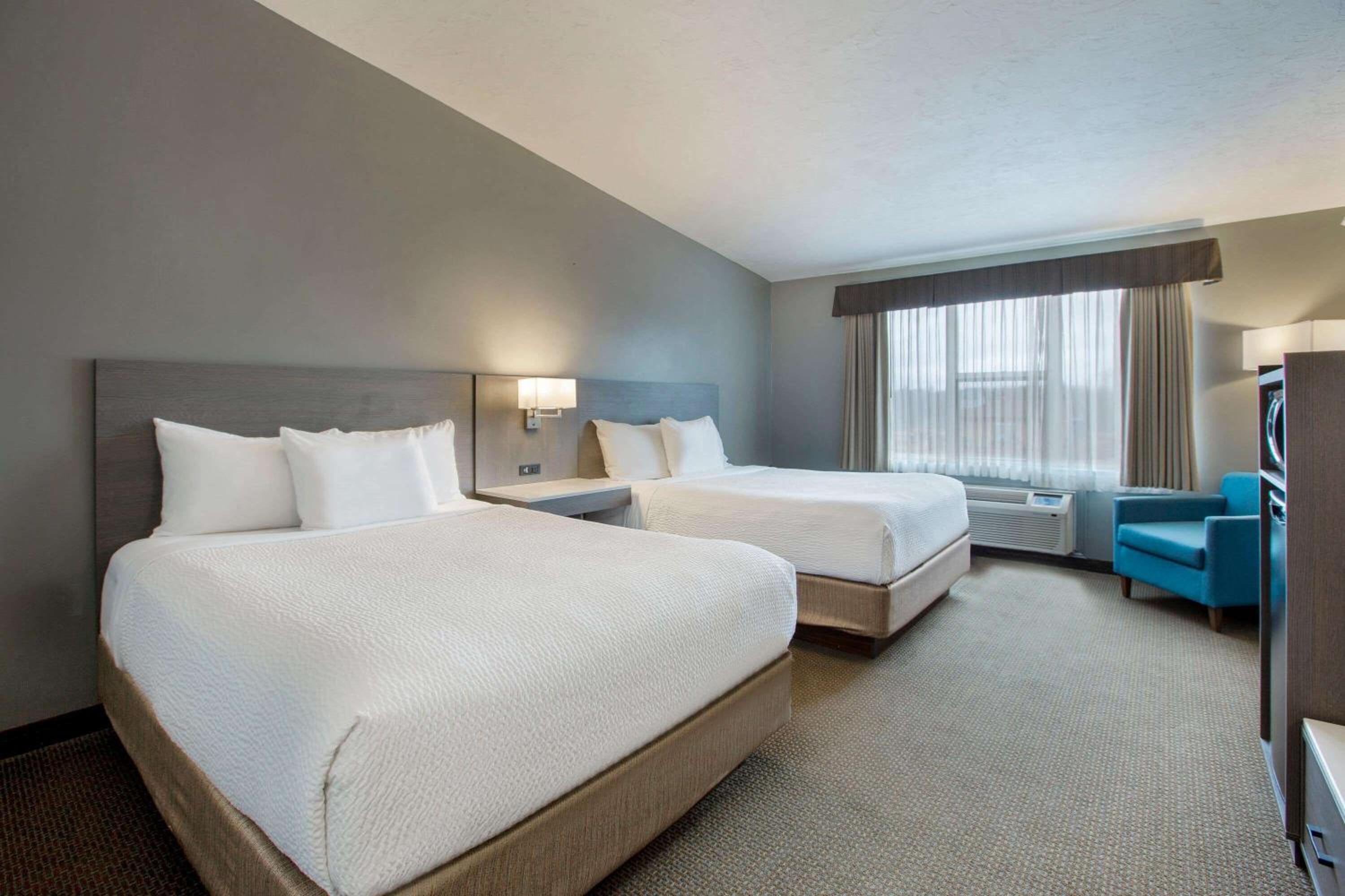 Queen Room with Two Queen Beds - Non-Smoking photo 1