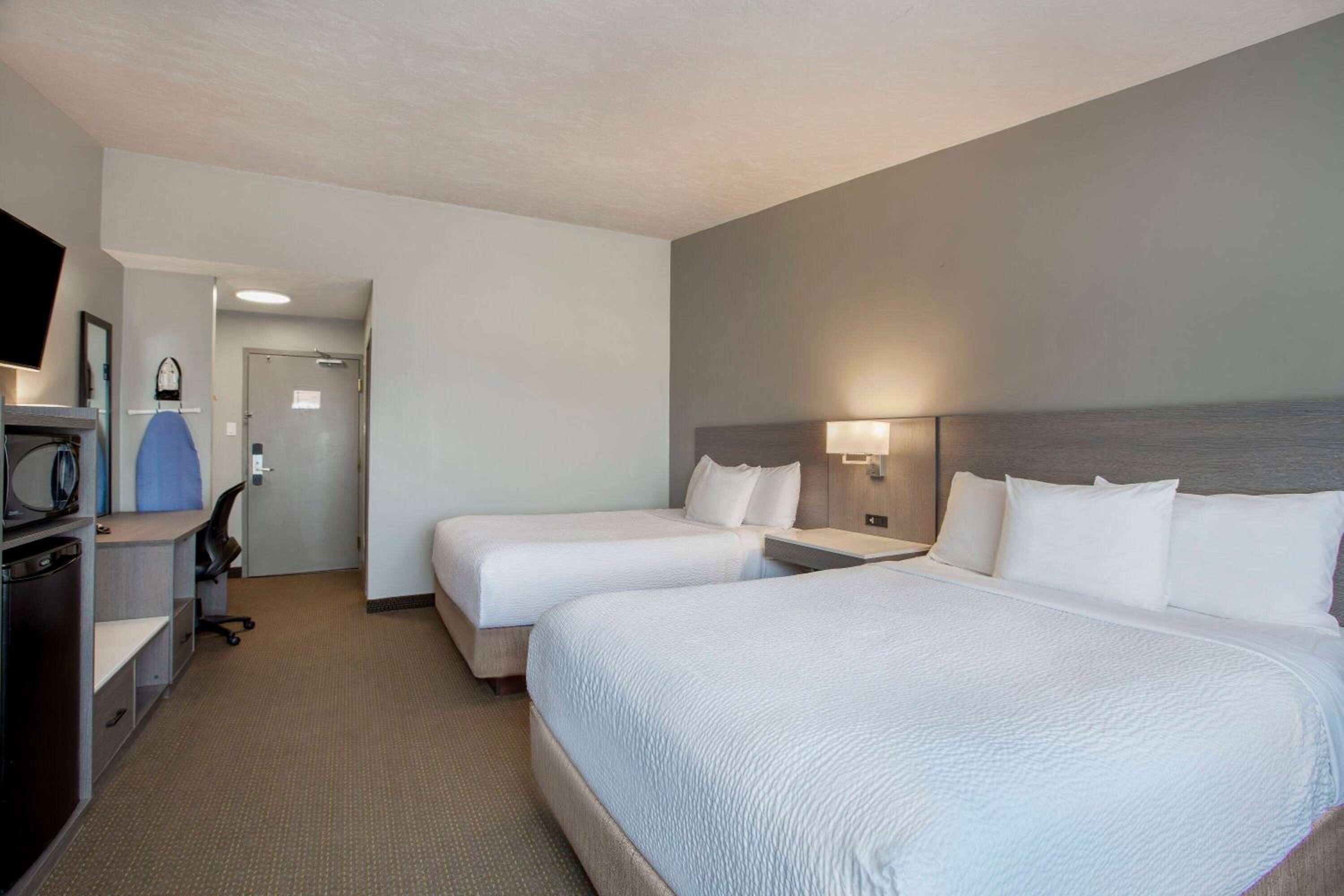 Queen Room with Exterior Access - Ground Floor/Non-Smoking photo 1