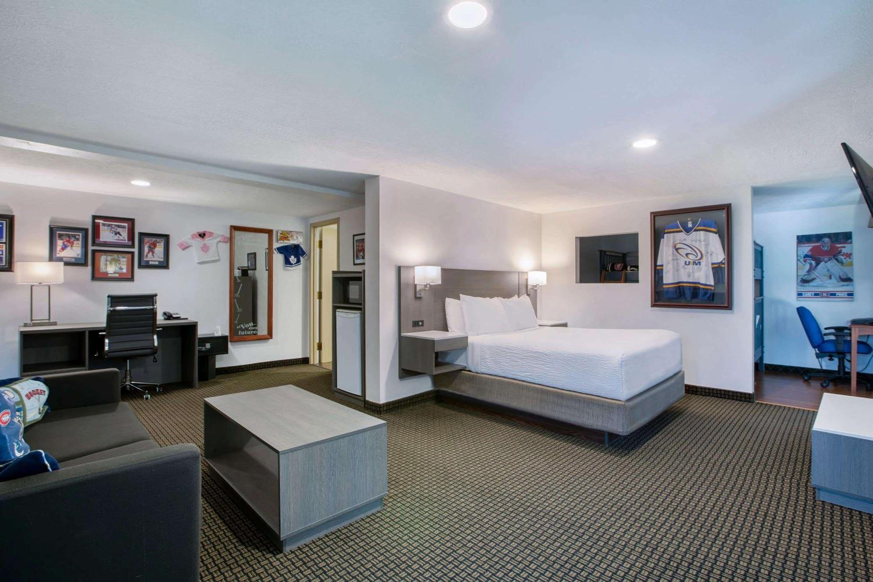 King  Studio Suite with Bunk Bed - Non-Smoking photo 1