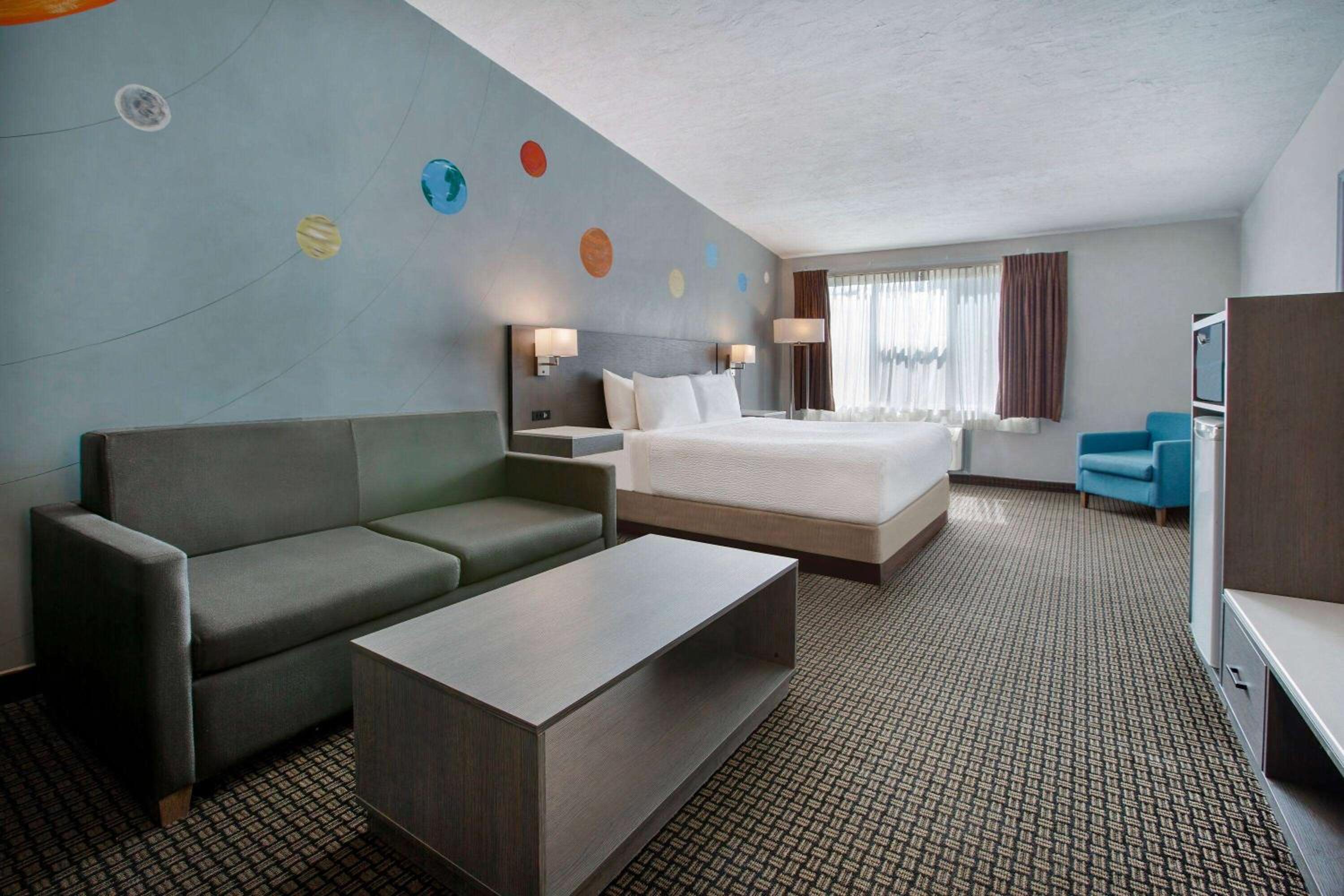 One-Bedroom Deluxe King Suite - Non-Smoking