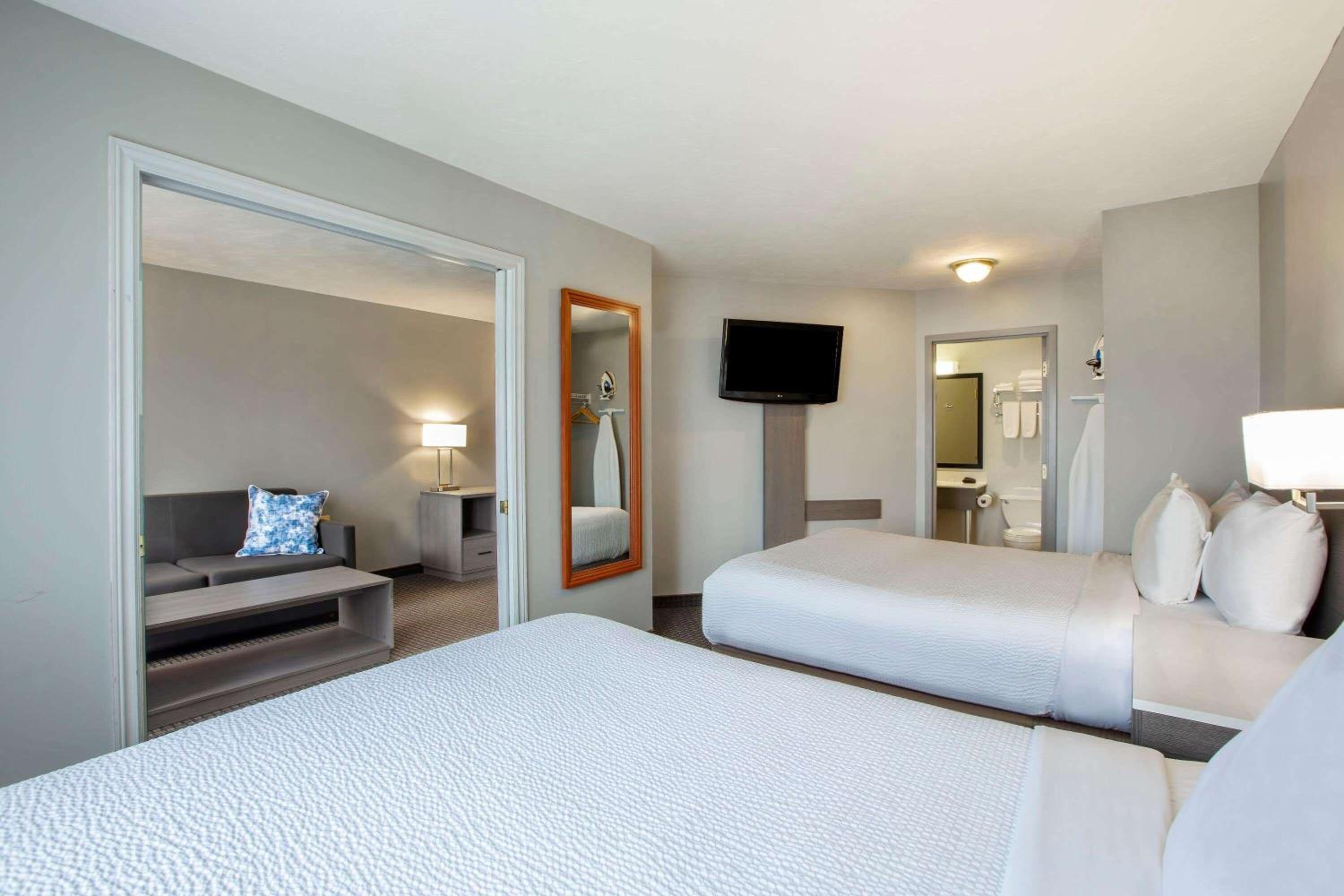 Studio Suite with Two Queen Beds - Non-Smoking photo 1