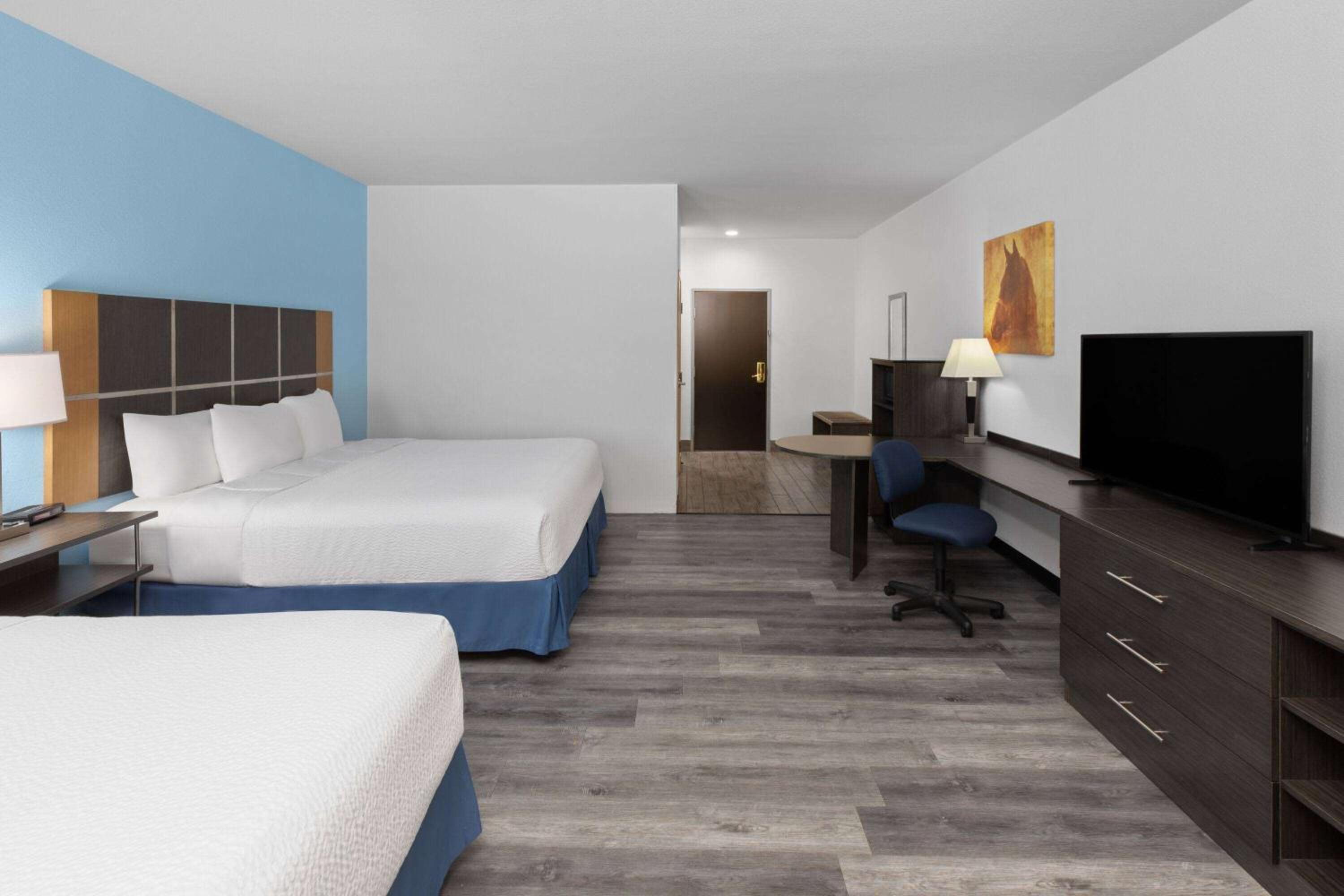 King Room with Two King Beds - Non-Smoking photo 2