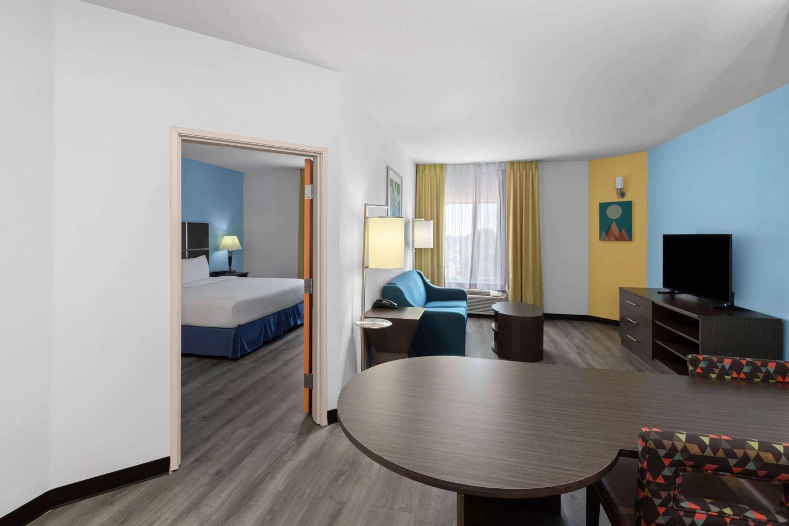 1 King Bed, Deluxe Mobility/Hearing Access Suite, Tub w/ Grab Bars, Non-Smoking photo 2