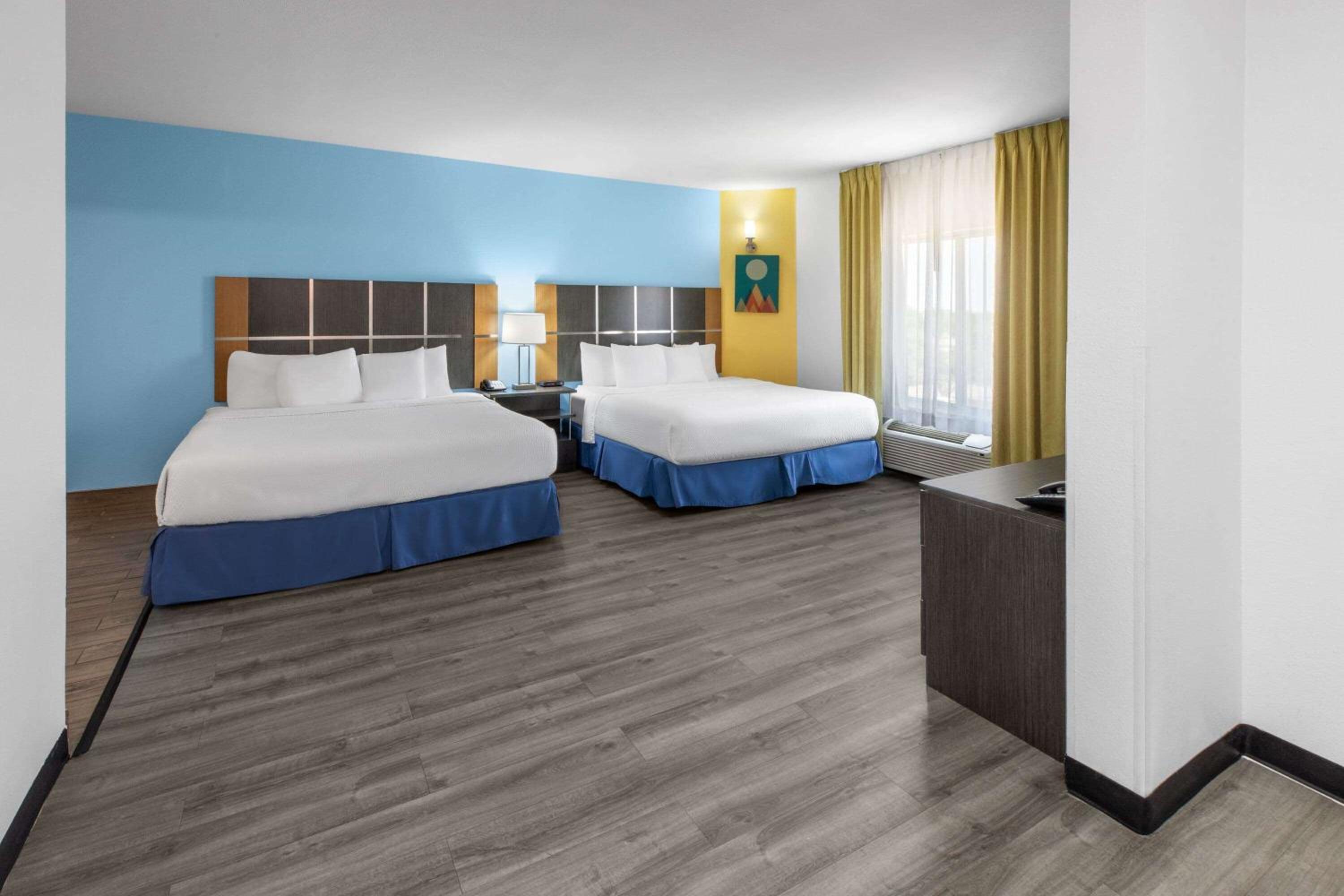 Studio Suite with Two King Beds - Non-Smoking photo 1
