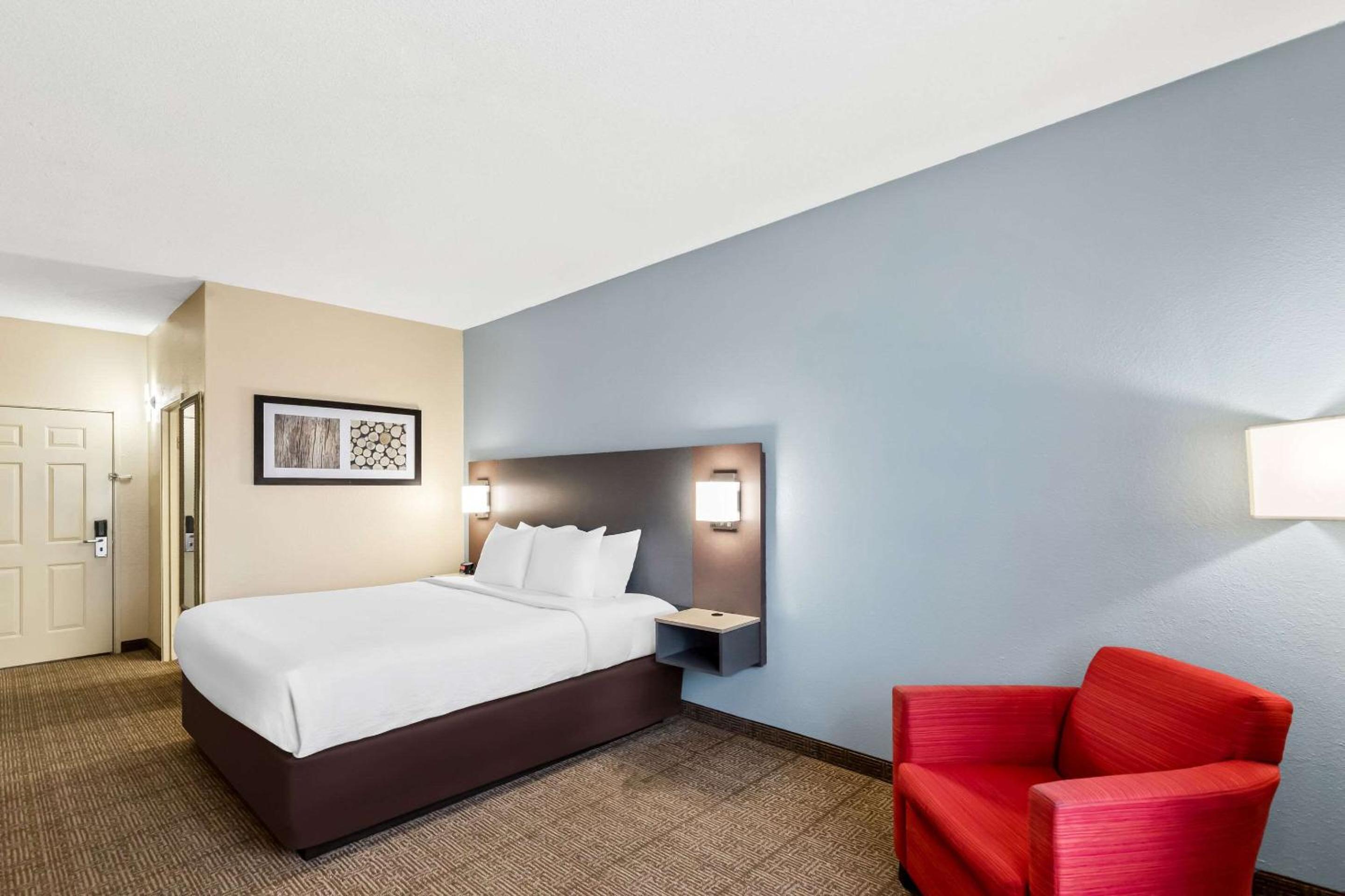 King Room - Non-Smoking - Photo 1