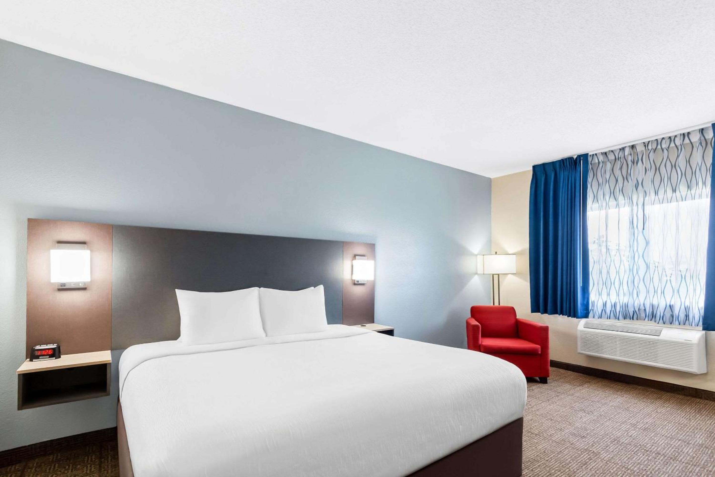 King Room - Non-Smoking - Photo 4