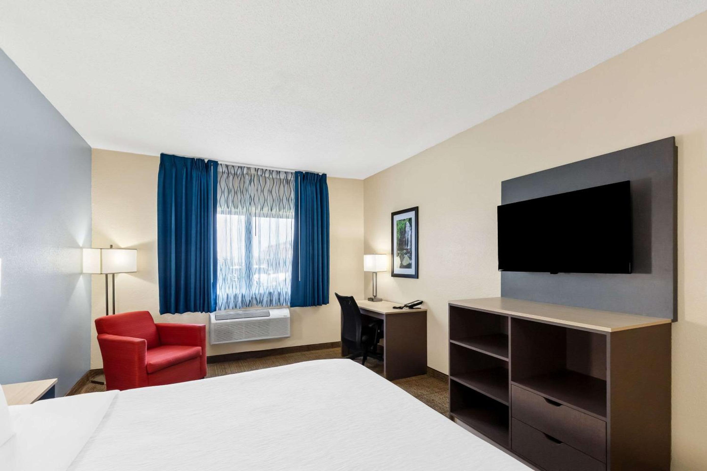 King Room - Non-Smoking - Photo 3