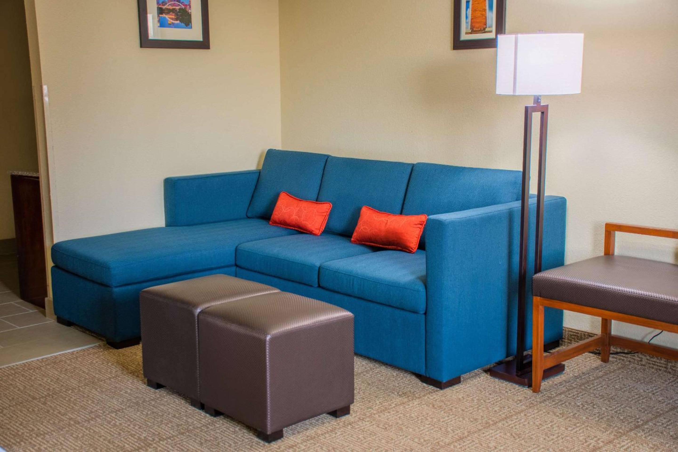 King Room with Sofa Bed - Non-Smoking - Photo 4