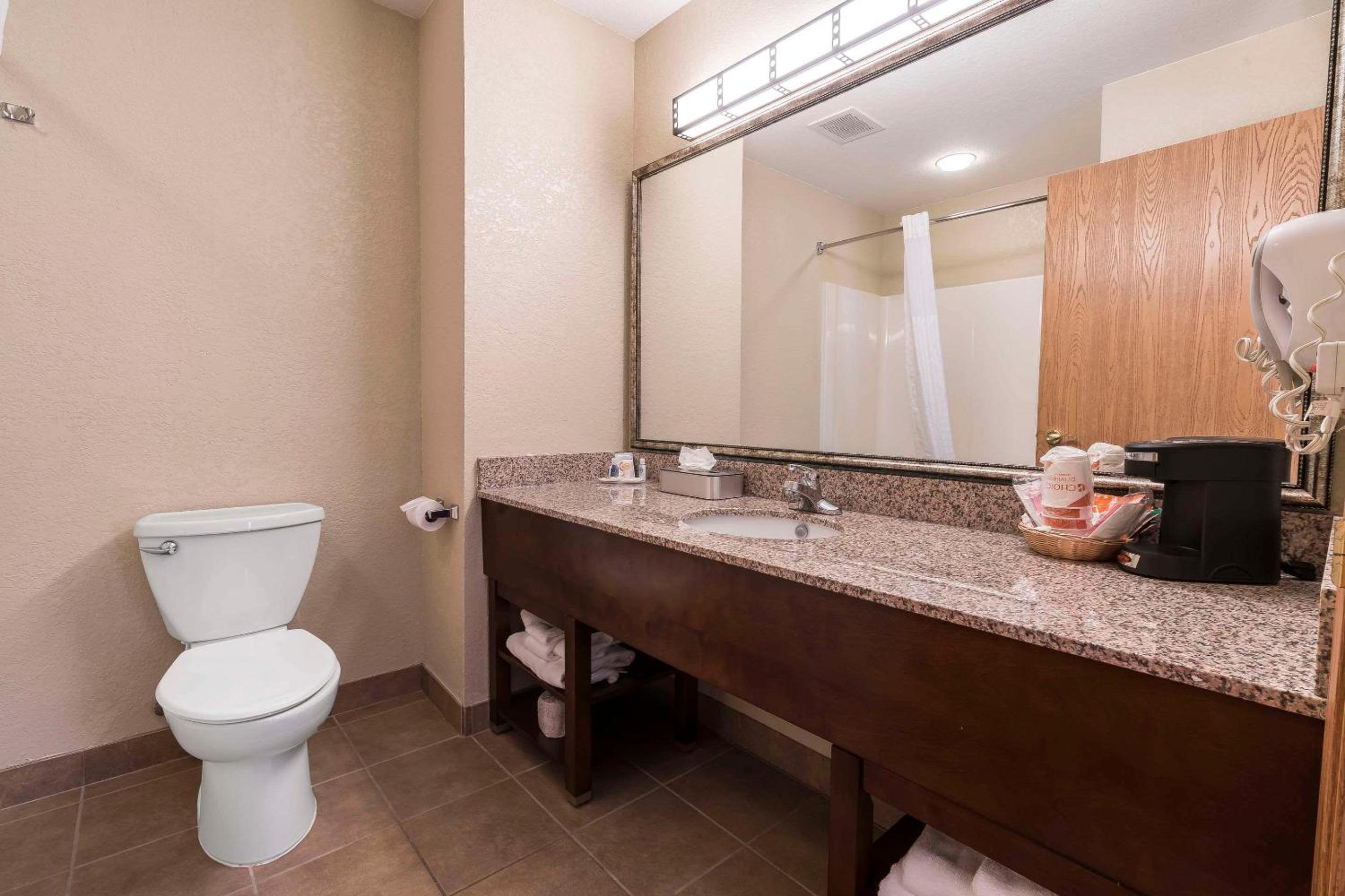 King Room - Non-Smoking - Photo 3