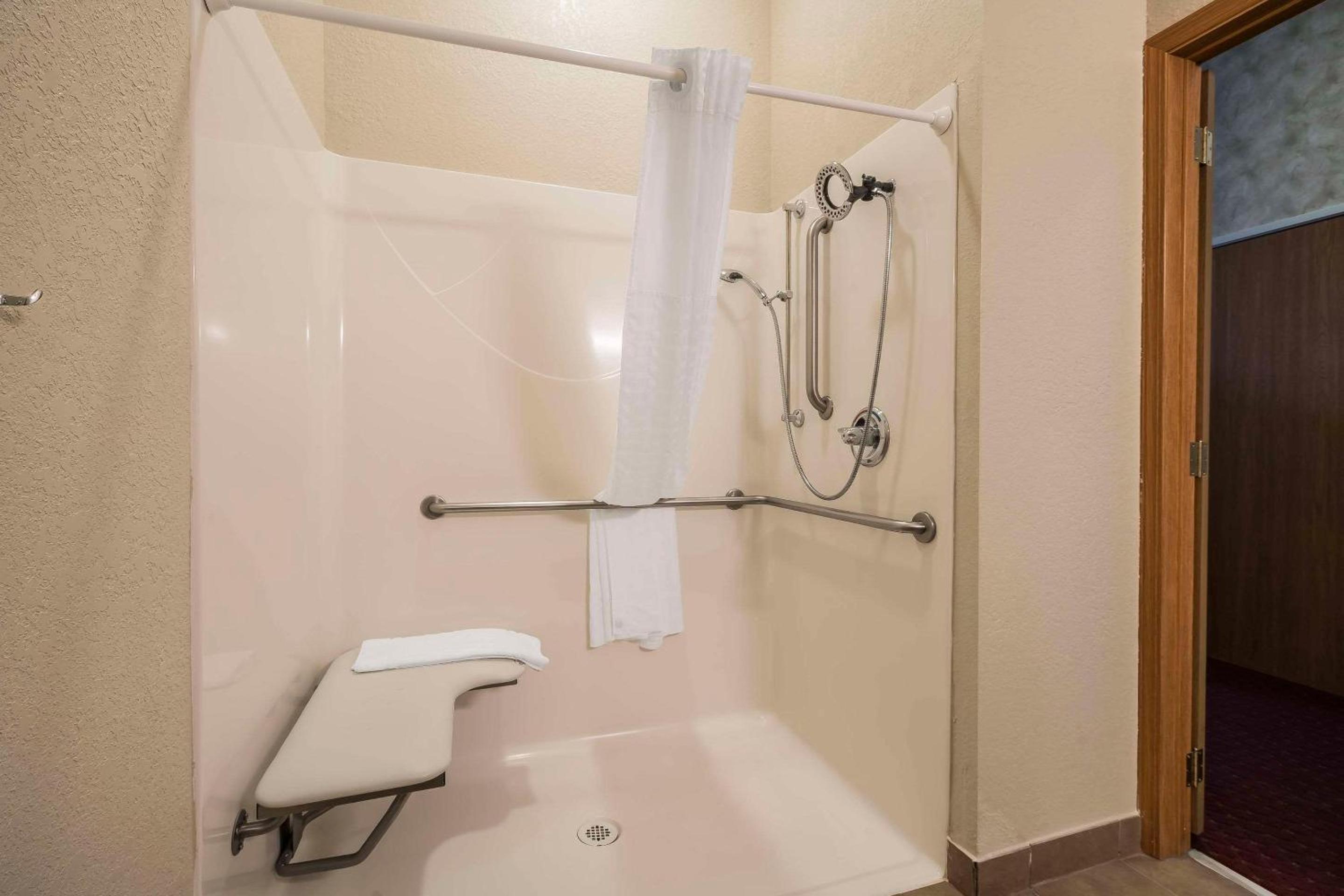 King Suite - Accessible/Non-Smoking - Photo 3