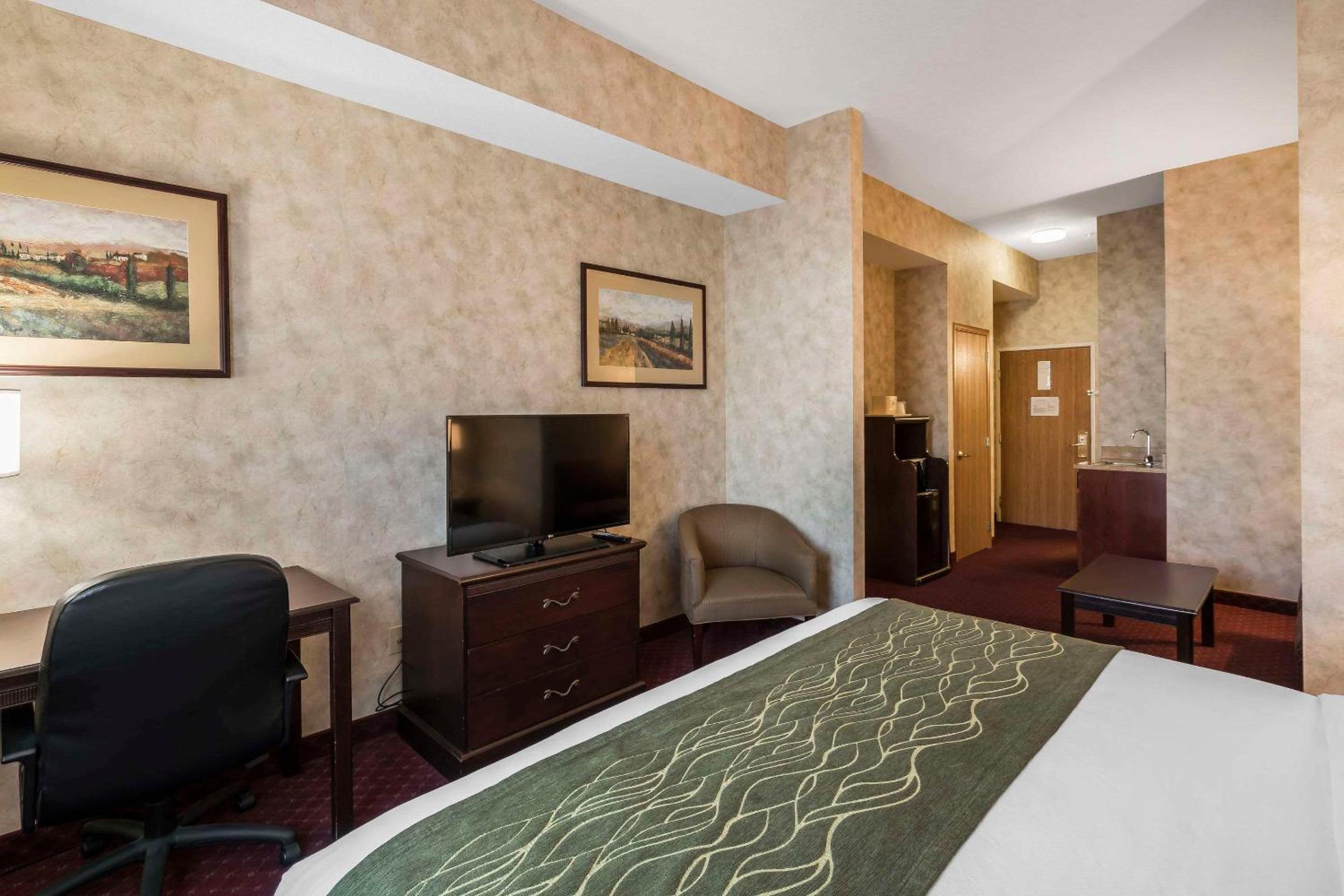 King Suite - Non-Smoking - Photo 1