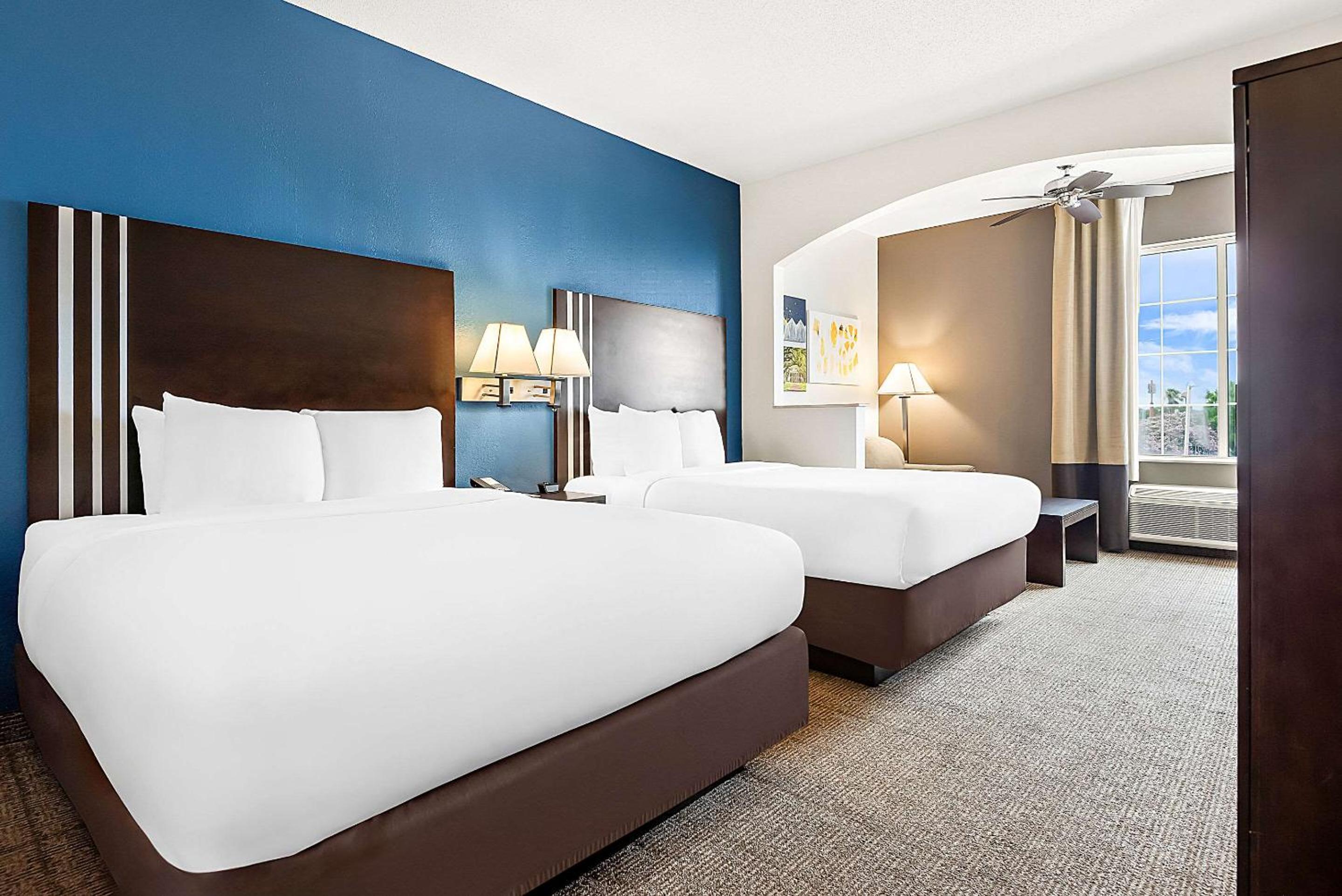 Queen Suite with Two Queen Beds - Non-Smoking - Photo 1