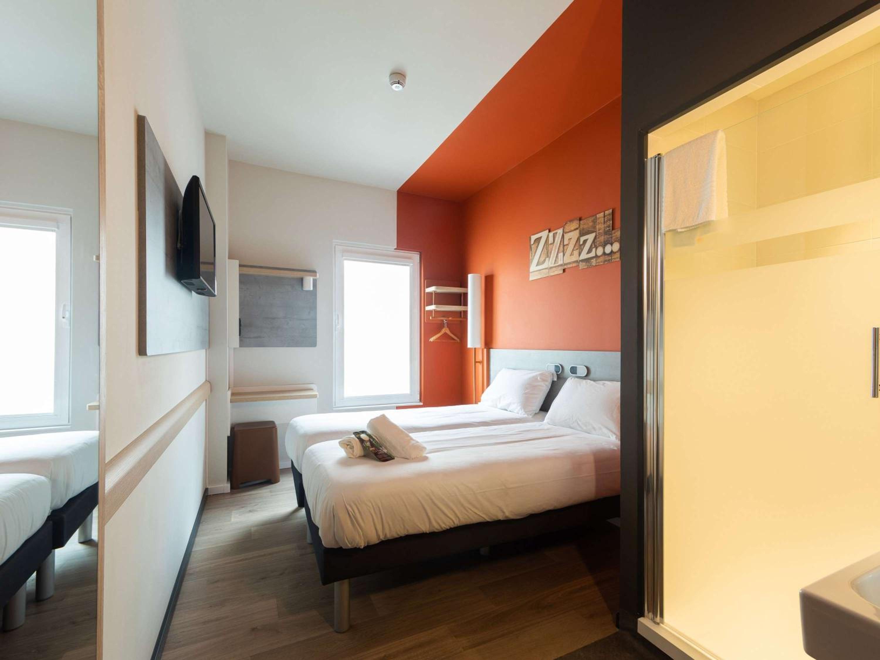 Standard Twin Room - Photo 1