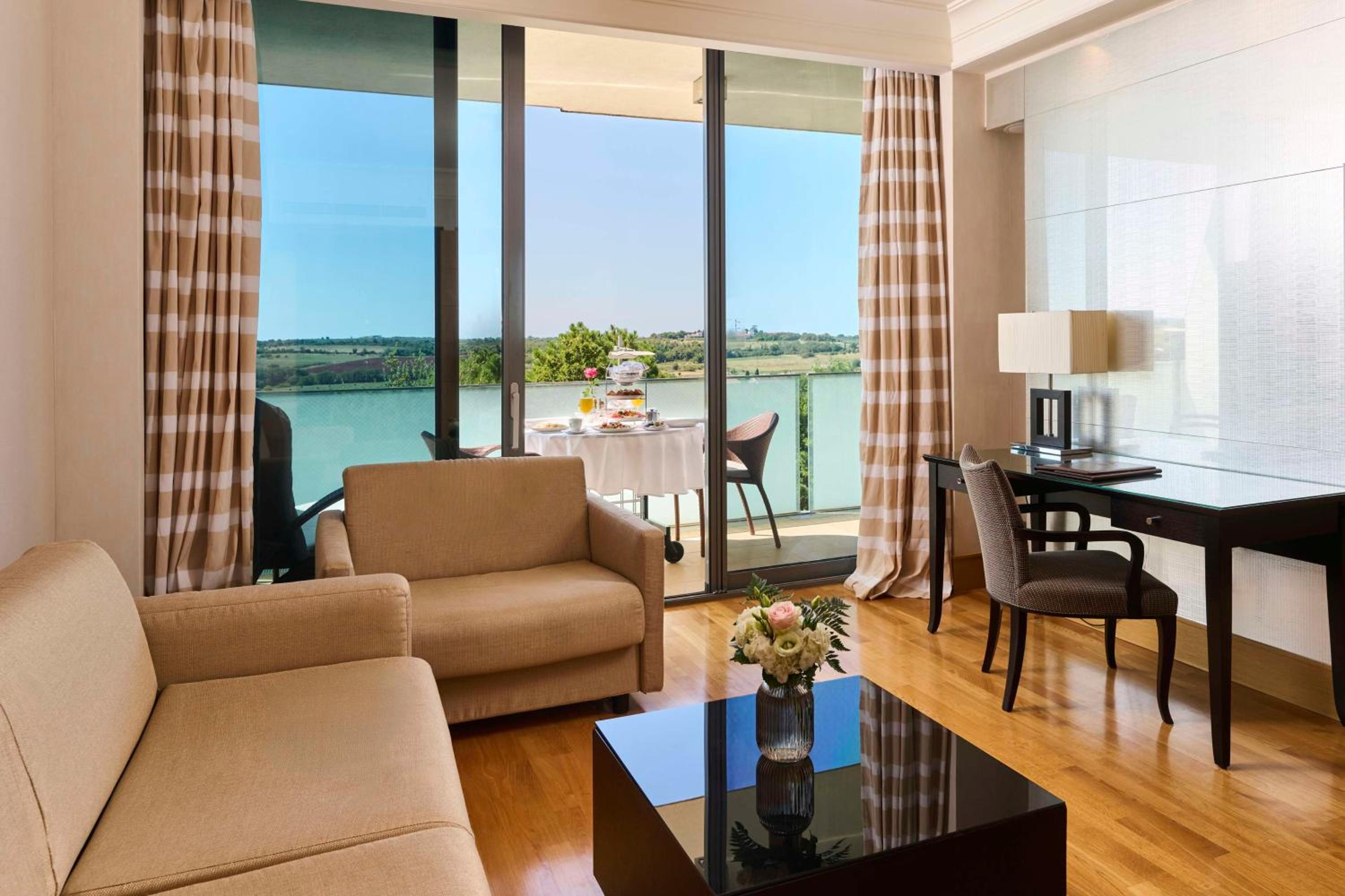 Family Suite Olive Garden View 