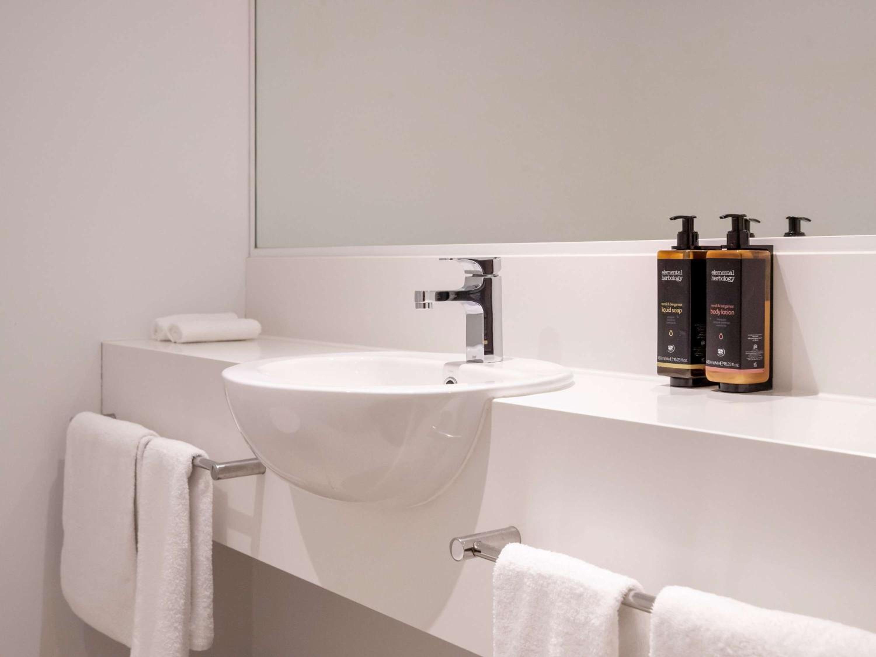 Standard Accessible Twin Room - Photo 2