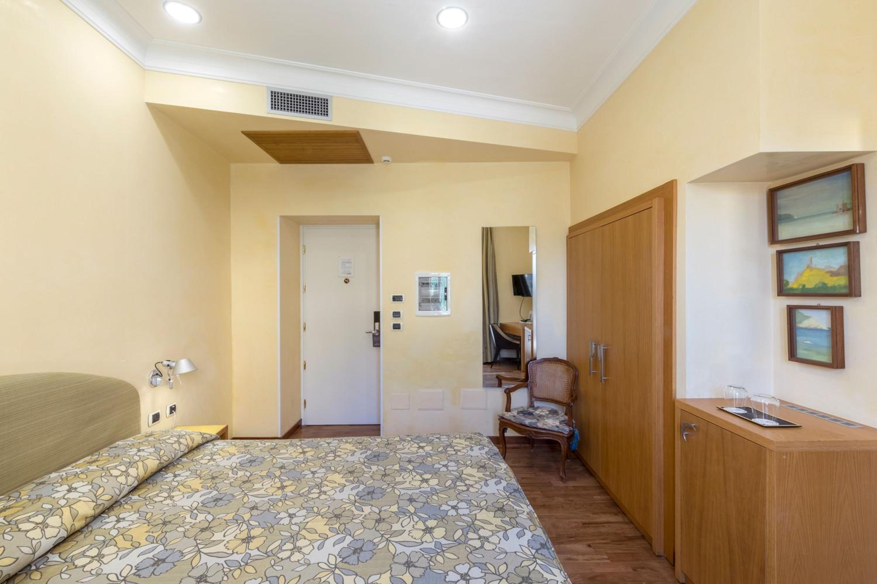 Classic Double Room - Photo 1