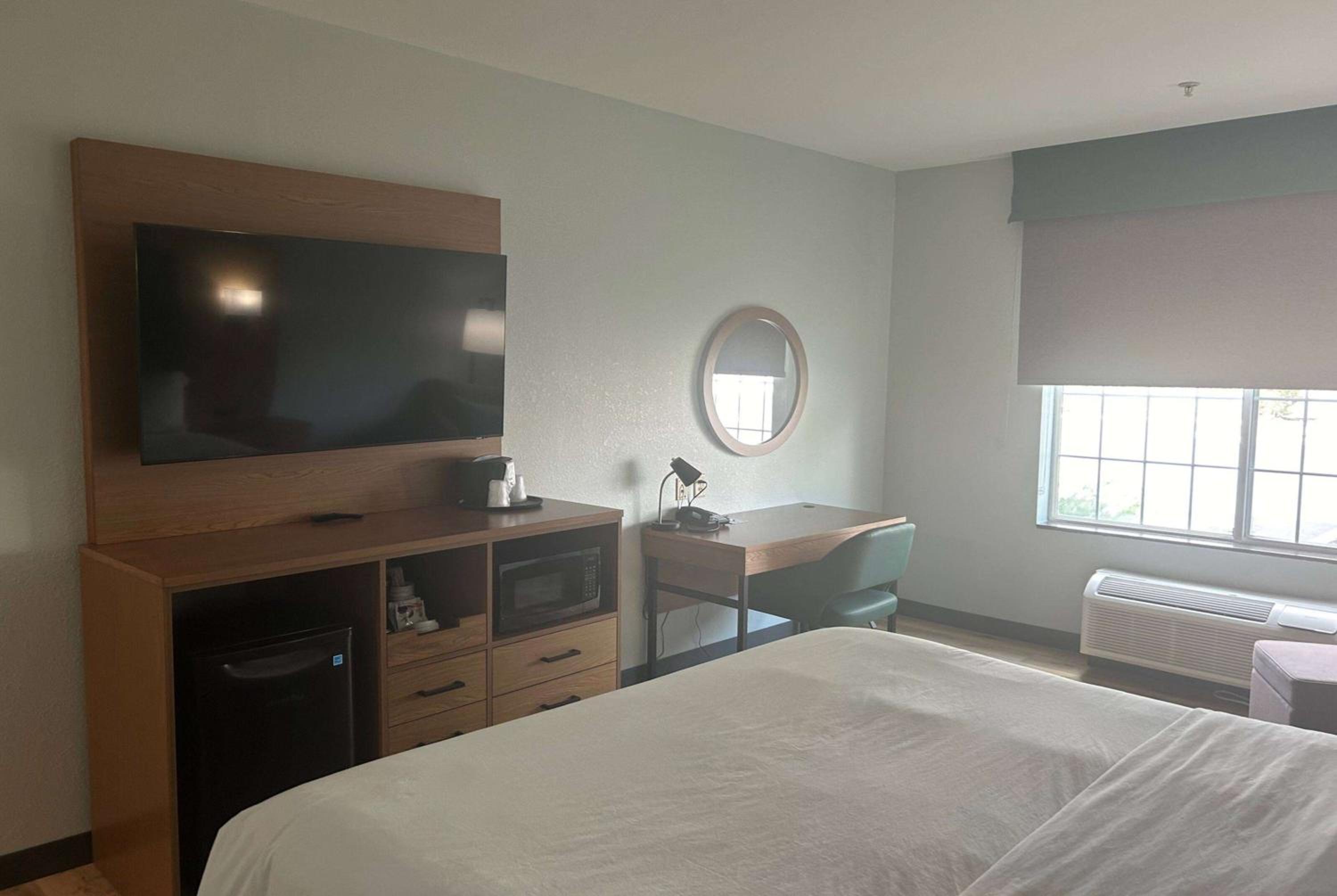 King Room - Non-Smoking - Photo 1