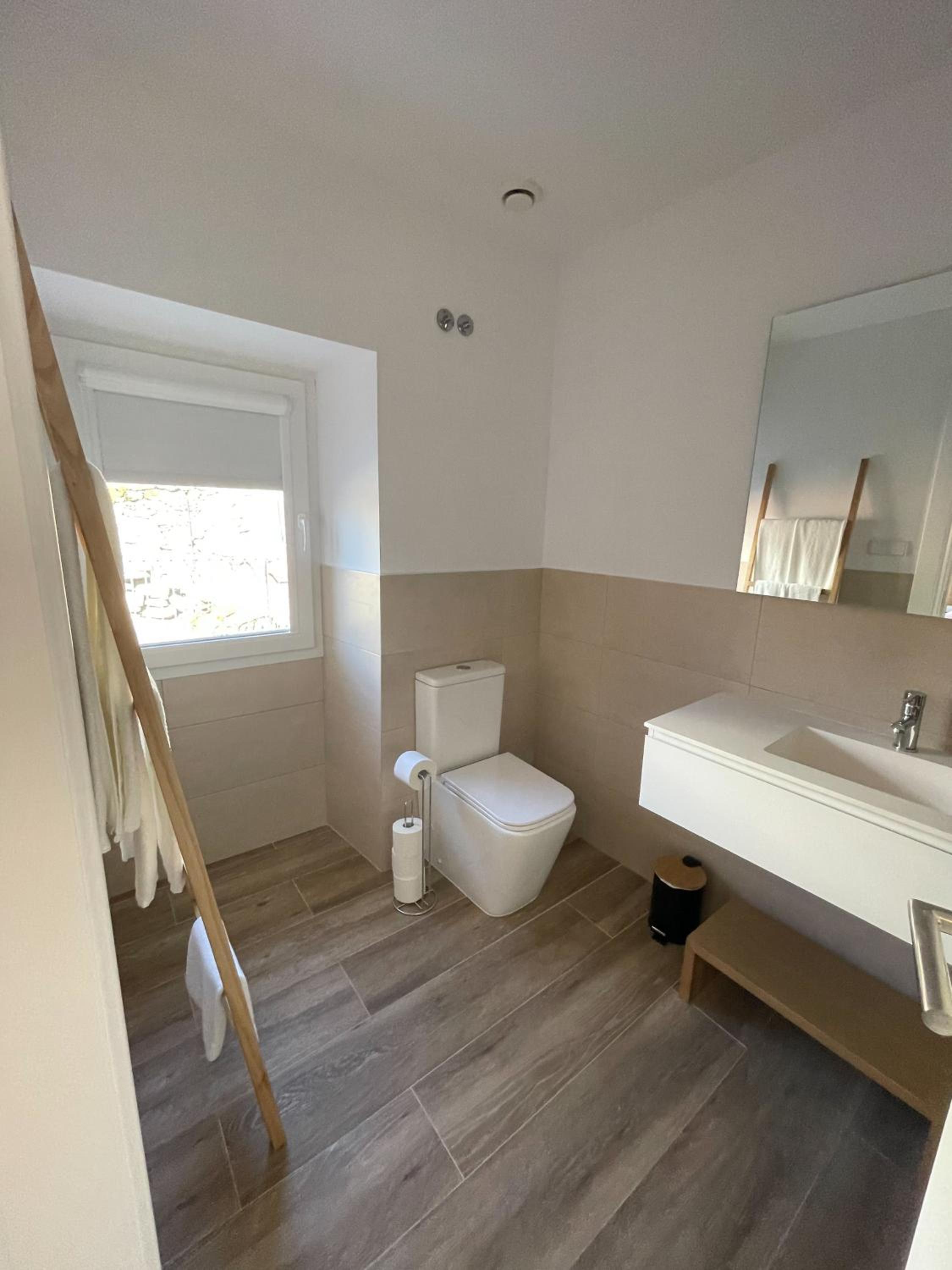 Double Room with Balcony (3 Adults) photo 2