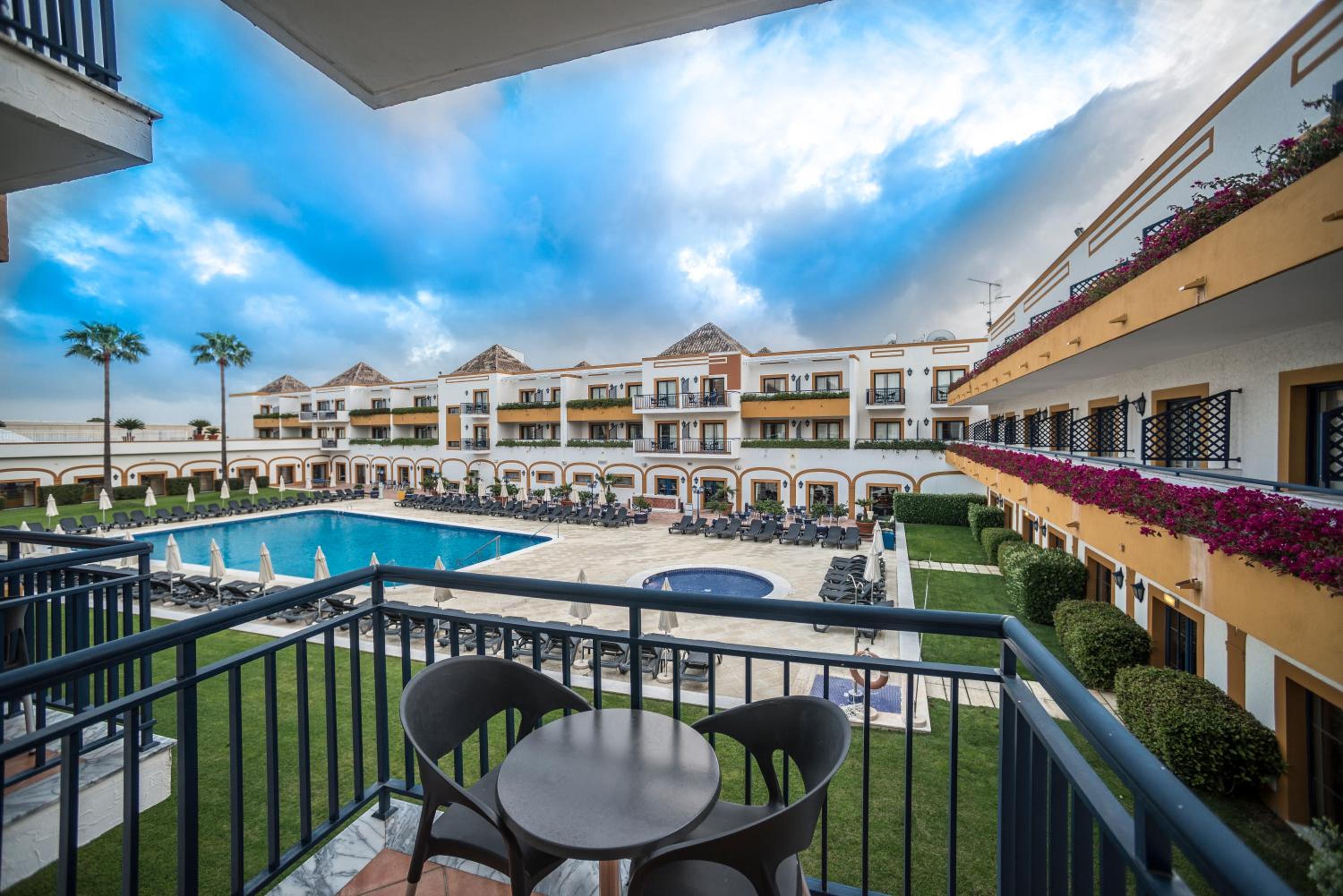 Twin Room with Pool View (2 Adults + 1 Child) - Photo 1