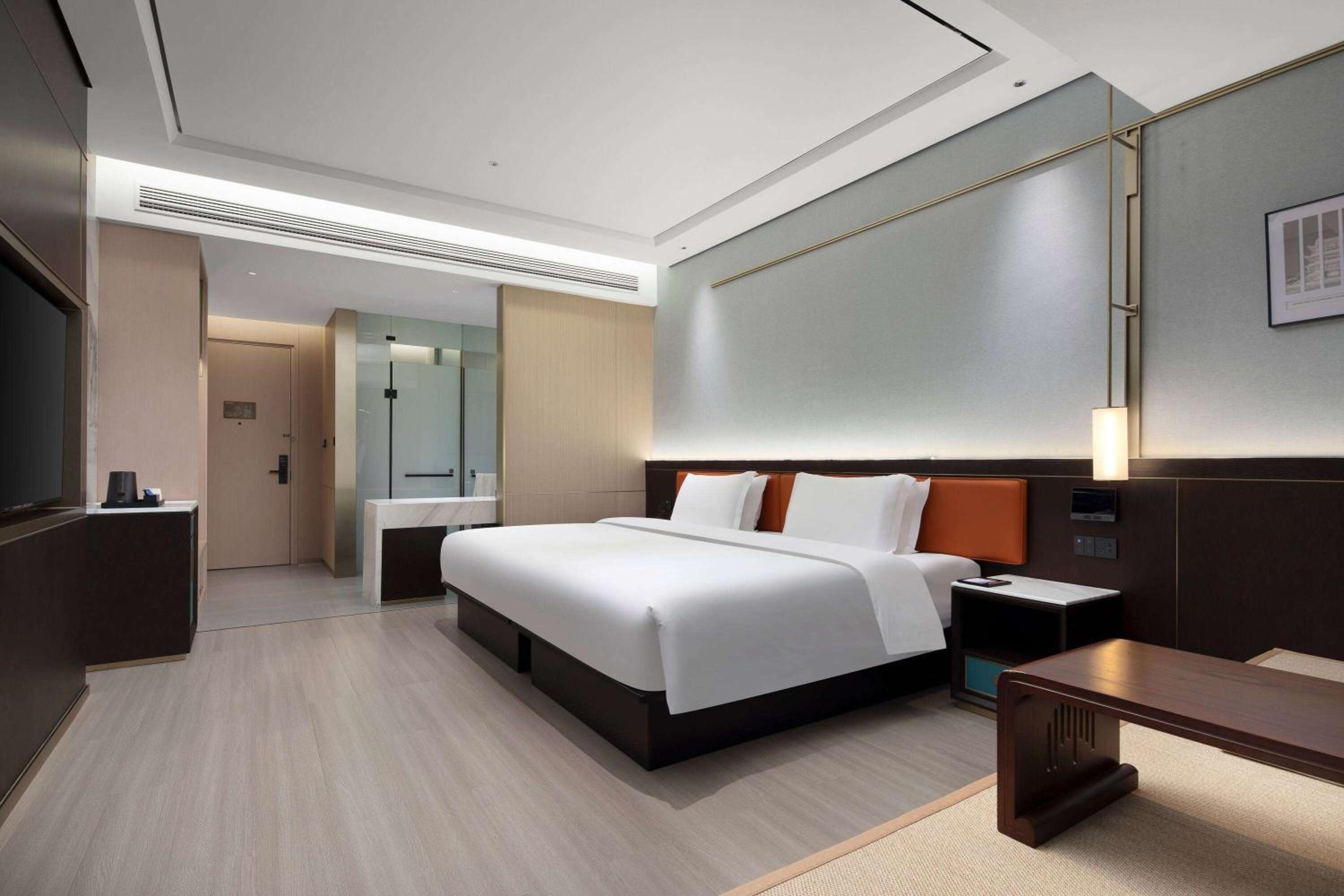 Deluxe King Room - Non-Smoking
