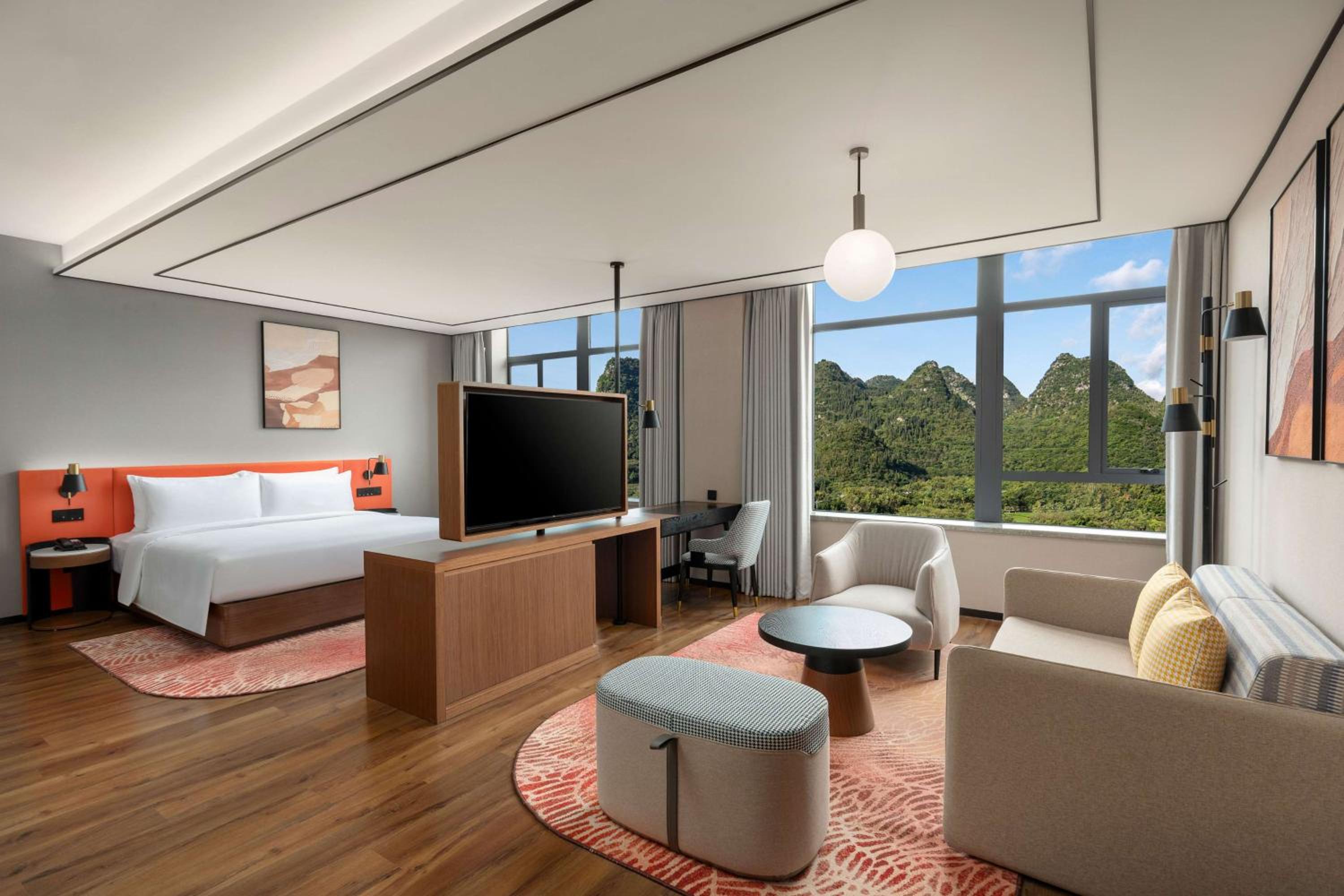 Deluxe King Suite photo 2