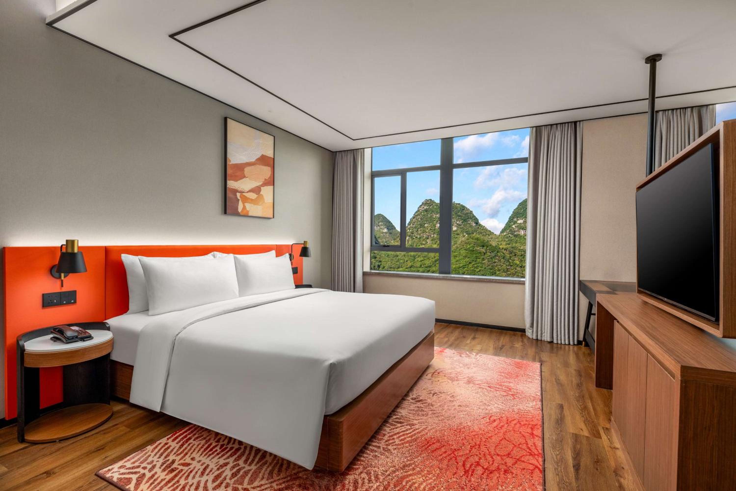 Deluxe King Suite photo 3