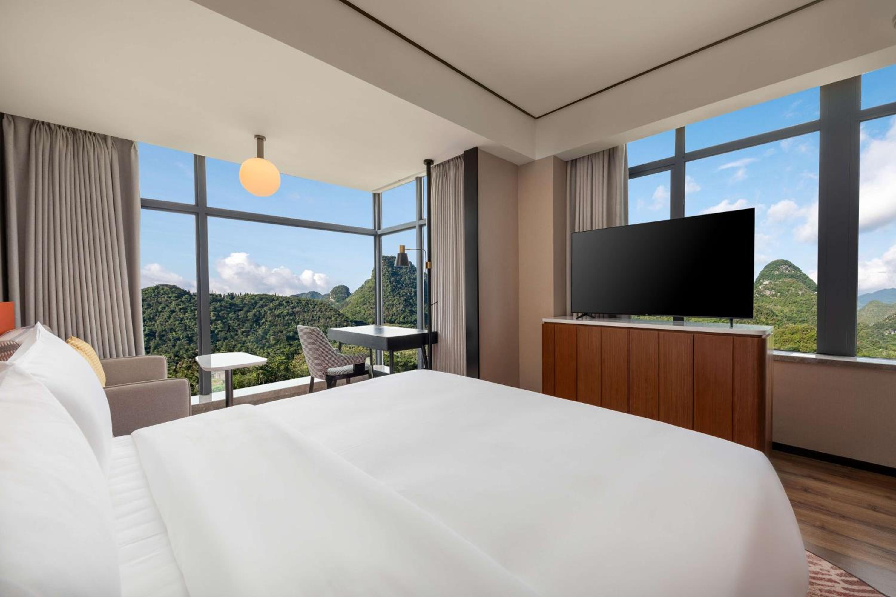 King Room with Mountain View photo 2