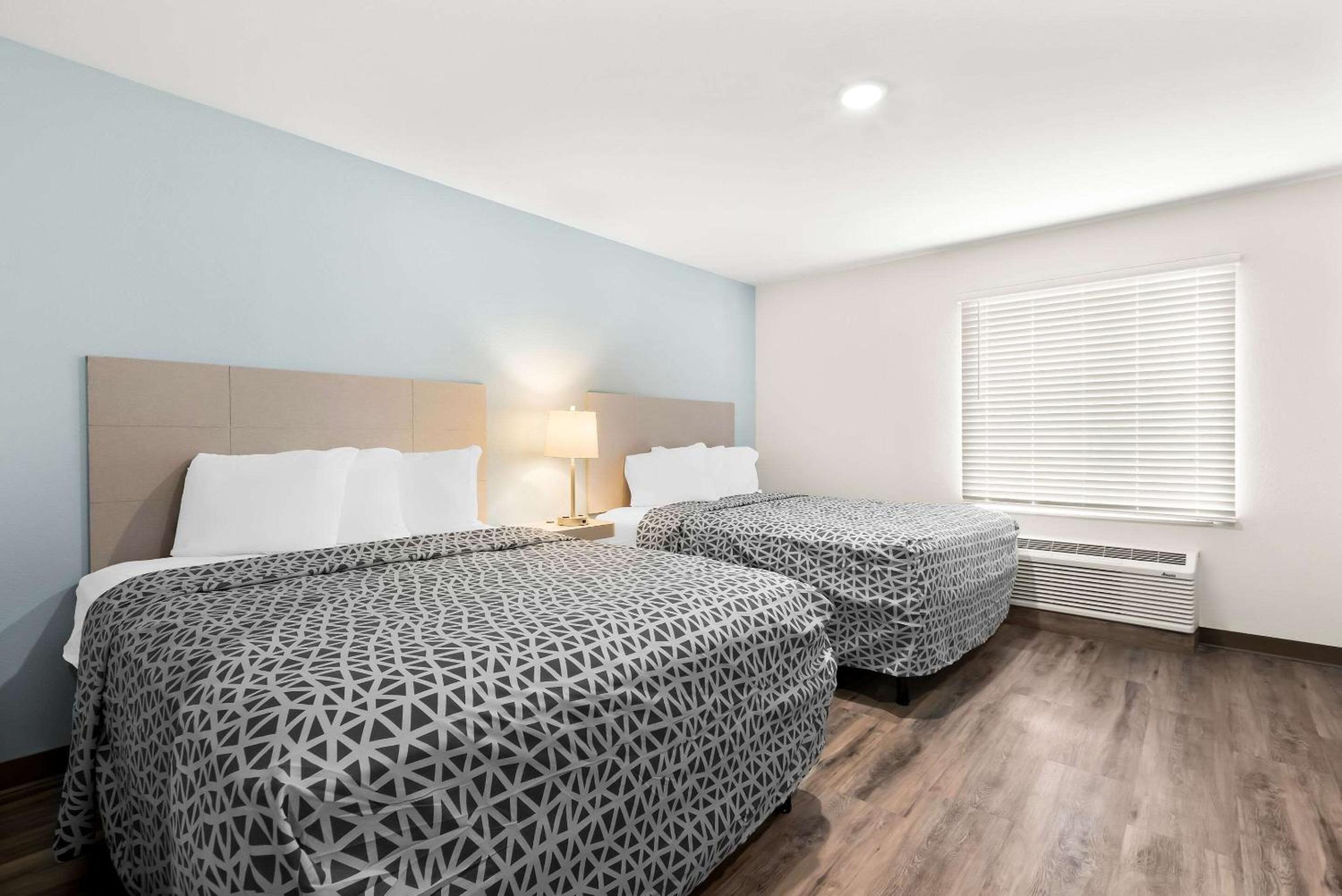 Queen Suite with Two Queen Beds and Tub - Disability Access/Non Smoking