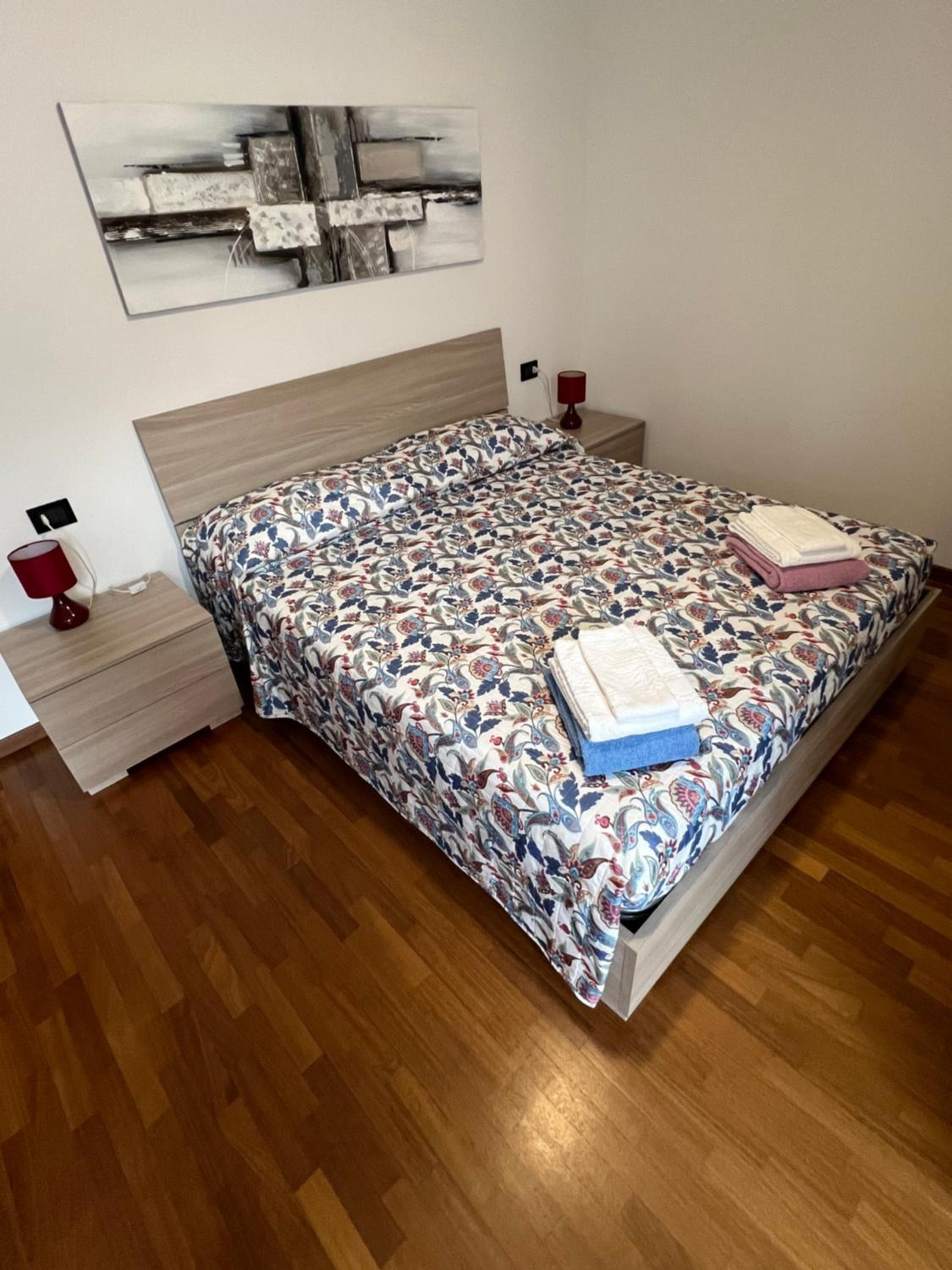 One-Bedroom Apartment photo 1