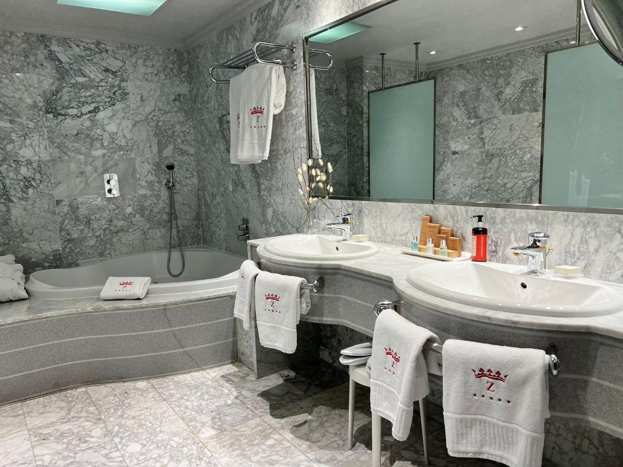 Suite - Photo 4